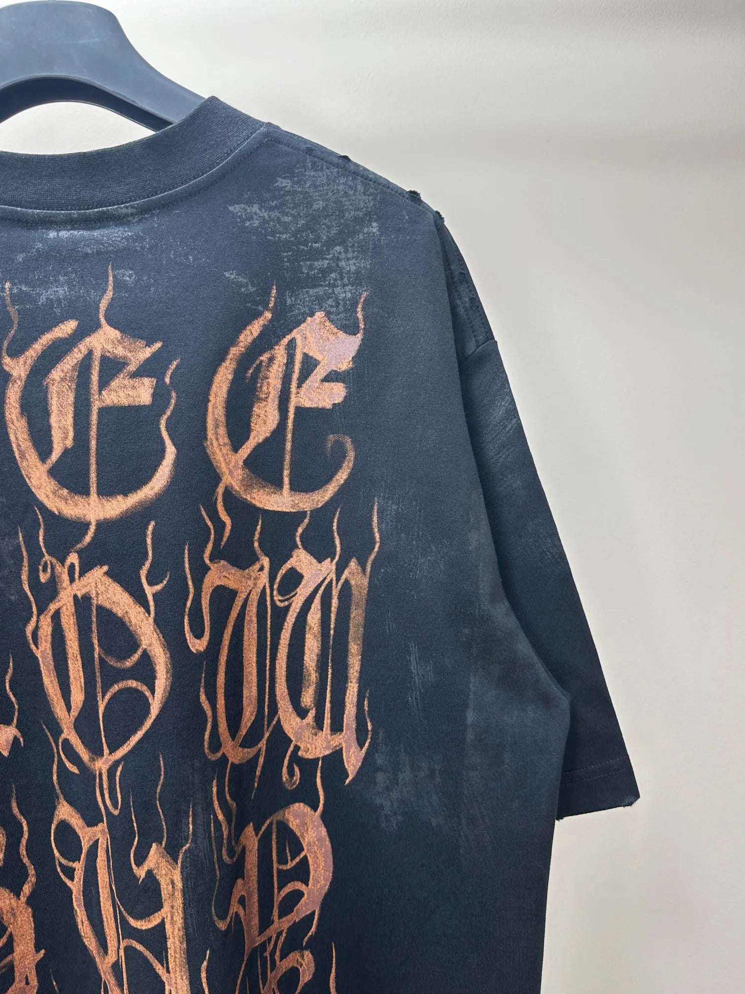 balenciaga-heavy-metal-t-shirt-black-washed-6-Drip Store Argentina
