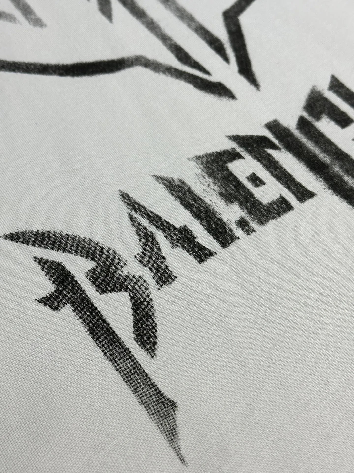 balenciaga-metal-bb-stencil-t-shirt-white-3-Drip Store Argentina