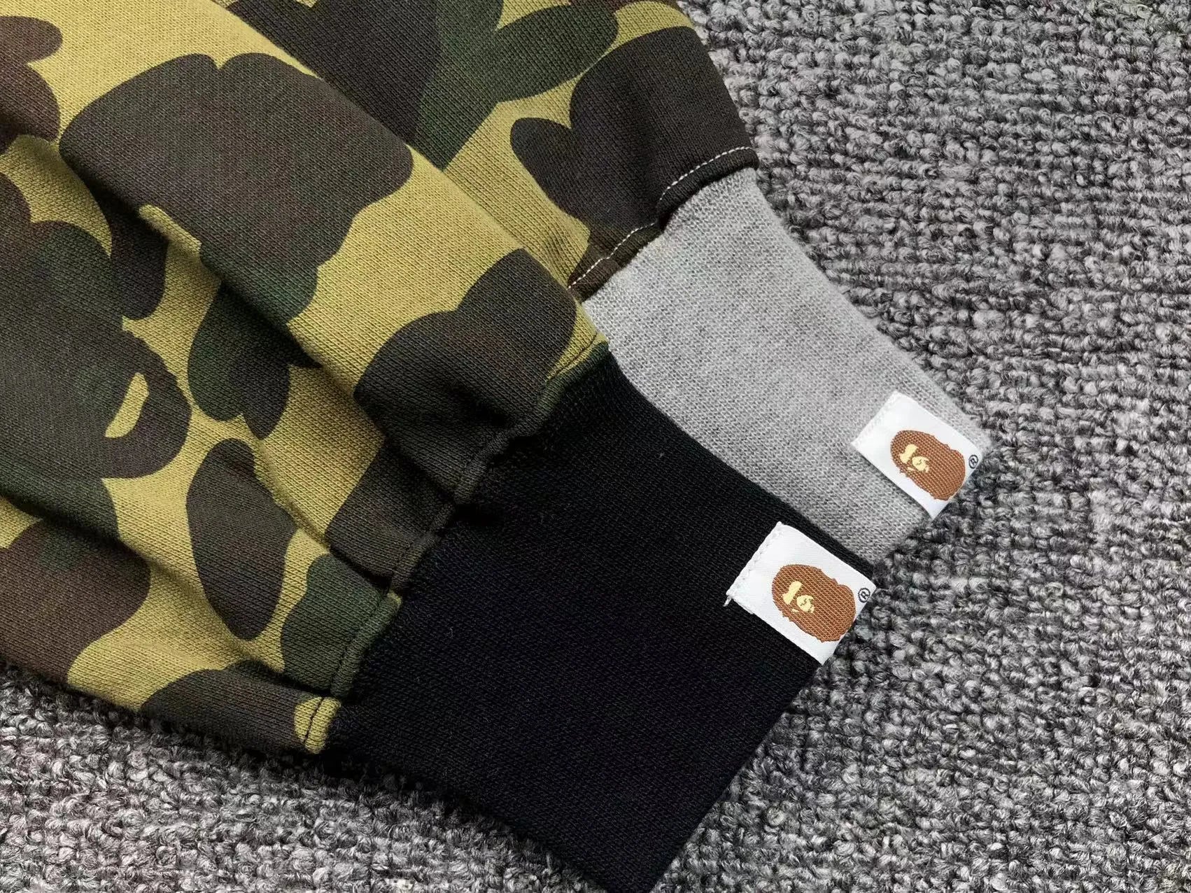 bape-1st-camo-shark-full-zip-hoodie-black-11-Drip Store Argentina