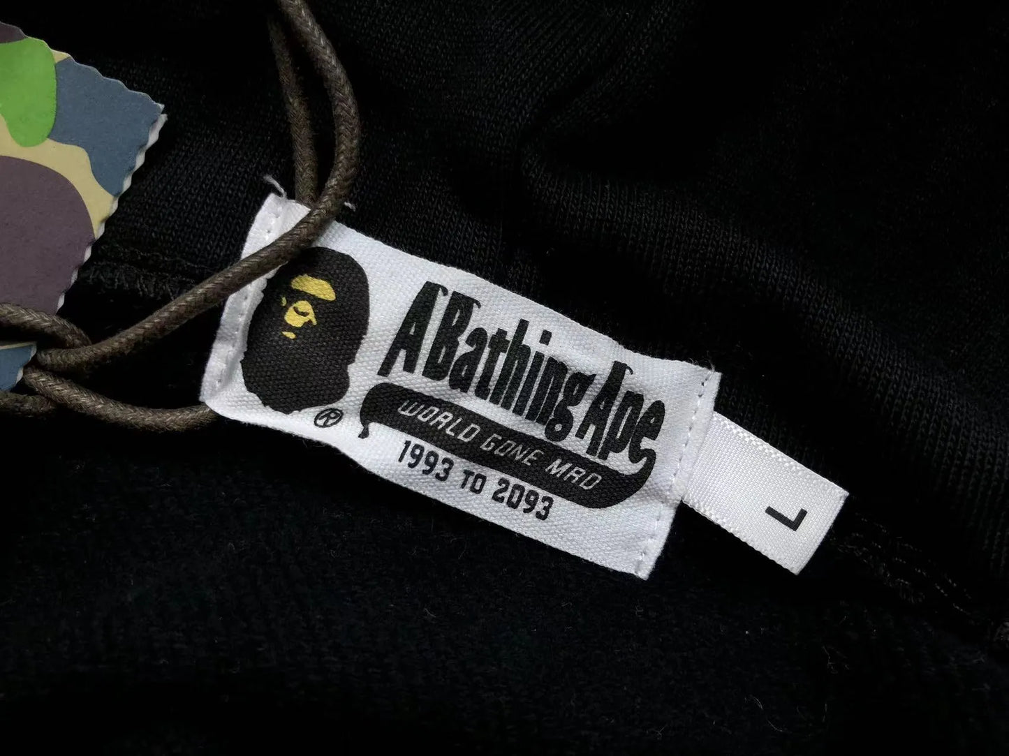 bape-1st-camo-shark-full-zip-hoodie-black-13-Drip Store Argentina