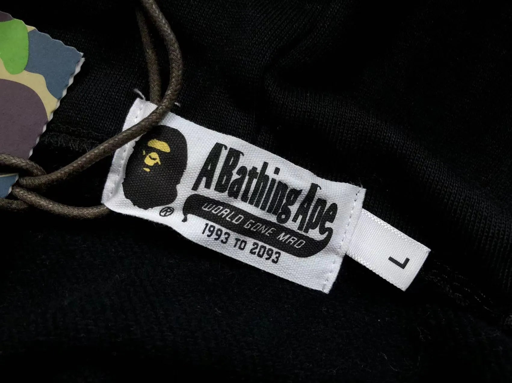 bape-1st-camo-shark-full-zip-hoodie-black-13-Drip Store Argentina