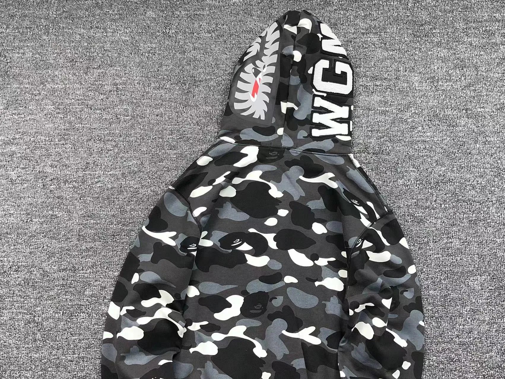 bape-city-camo-shark-wgm-full-zip-hoodie-black-15-Drip Store Argentina