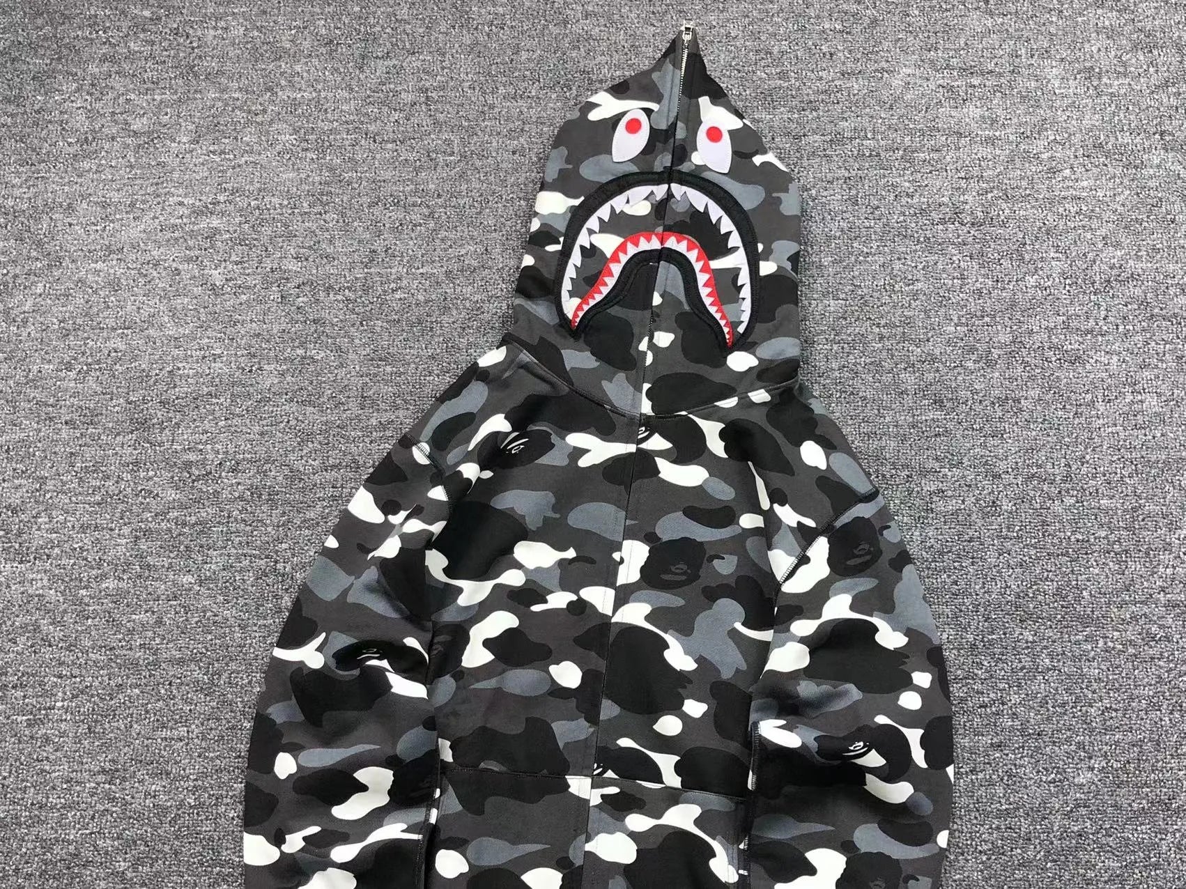 bape-city-camo-shark-wgm-full-zip-hoodie-black-5-Drip Store Argentina