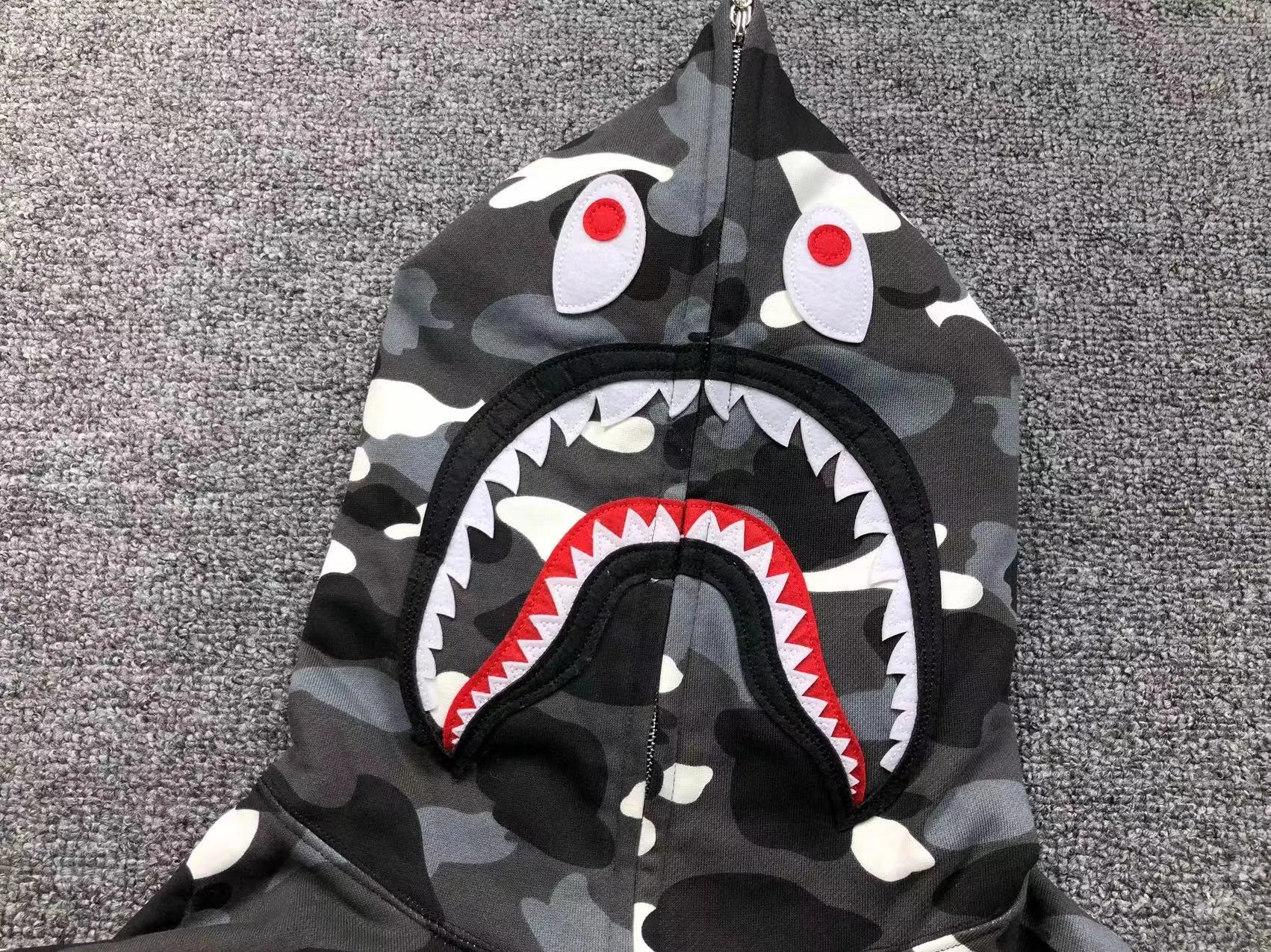 bape-city-camo-shark-wgm-full-zip-hoodie-black-6-Drip Store Argentina