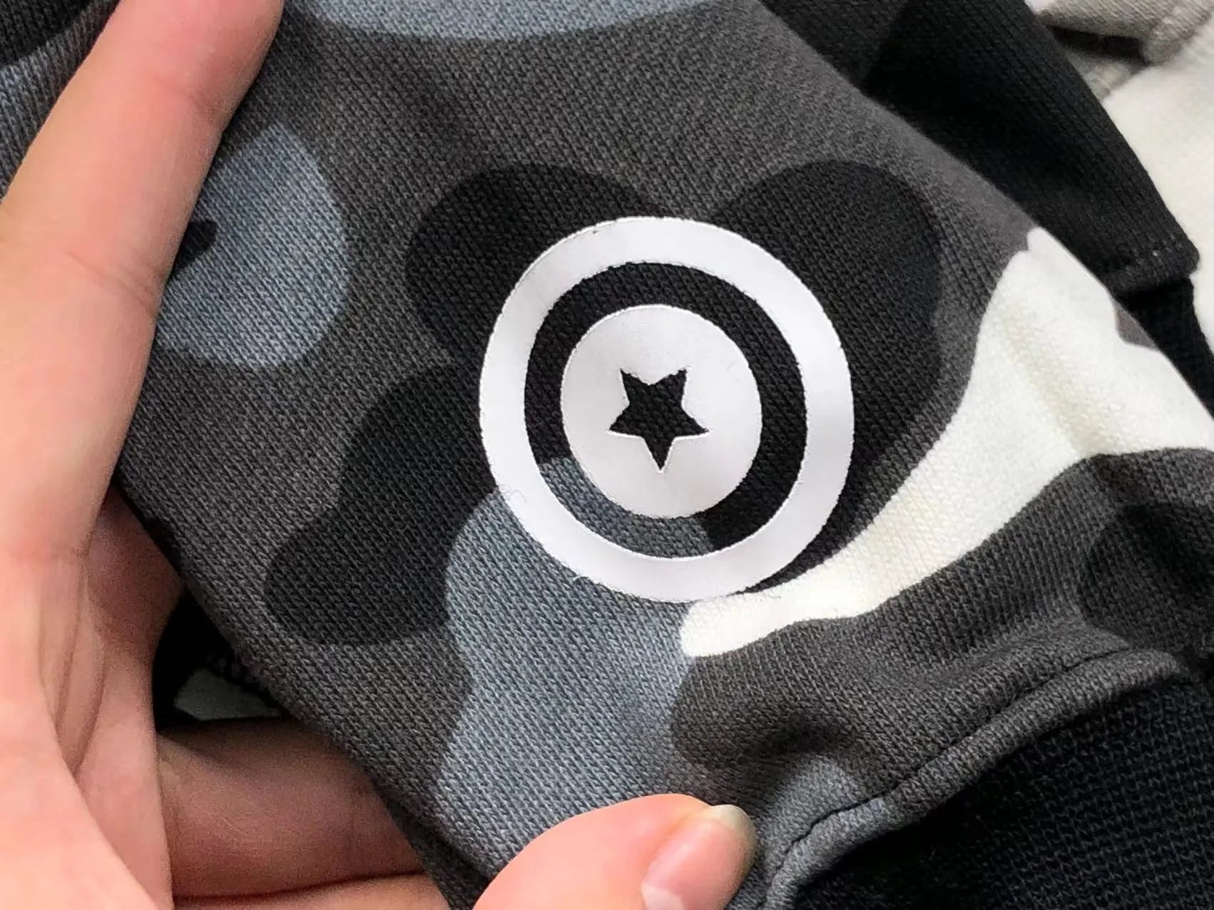 bape-city-camo-shark-wgm-full-zip-hoodie-black-7-Drip Store Argentina