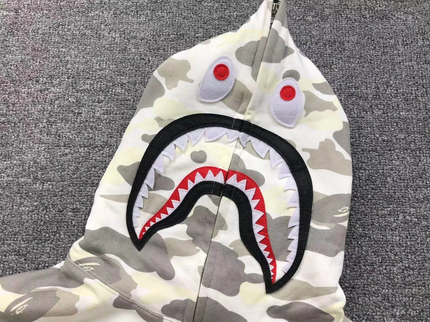 bape-city-camo-shark-wgm-full-zip-hoodie-white-3-Drip Store Argentina