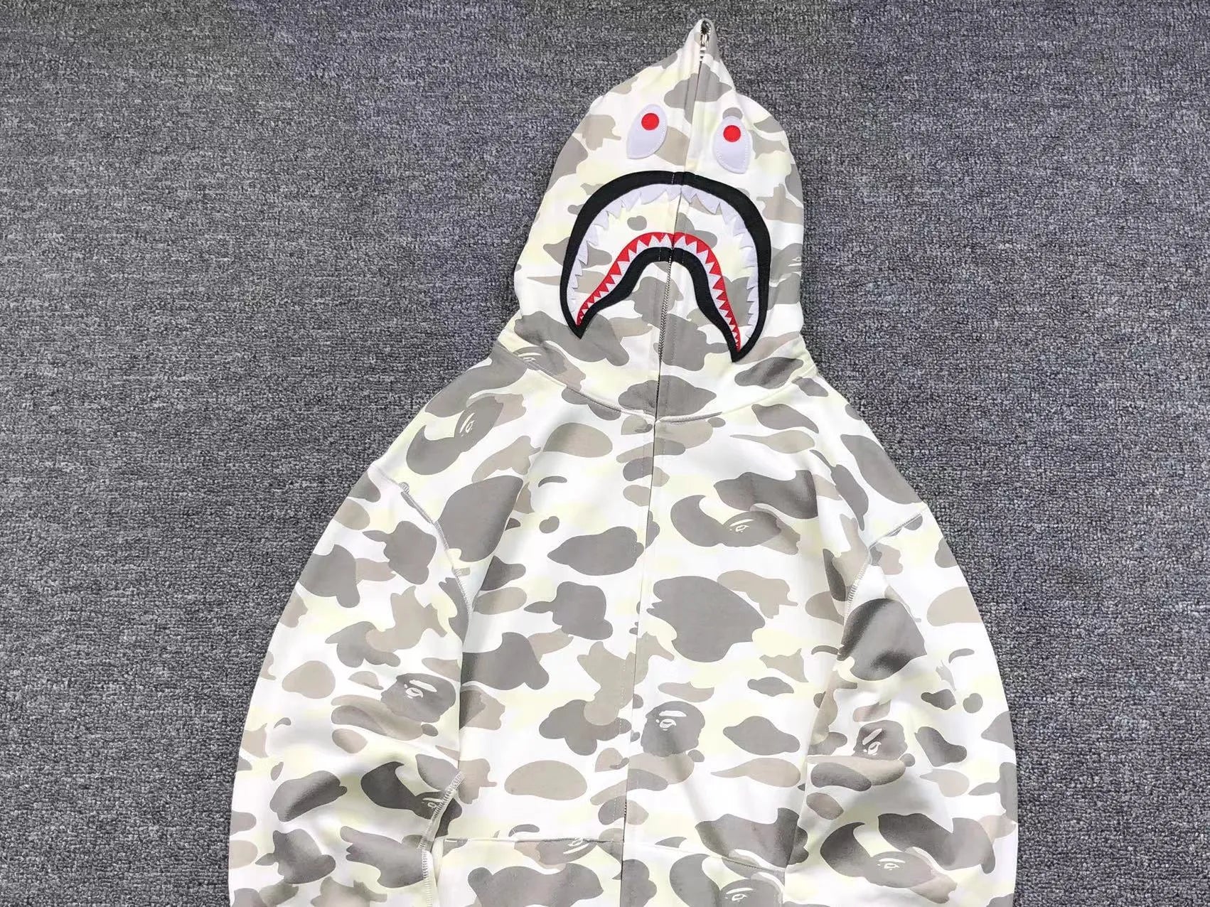 bape-city-camo-shark-wgm-full-zip-hoodie-white-4-Drip Store Argentina