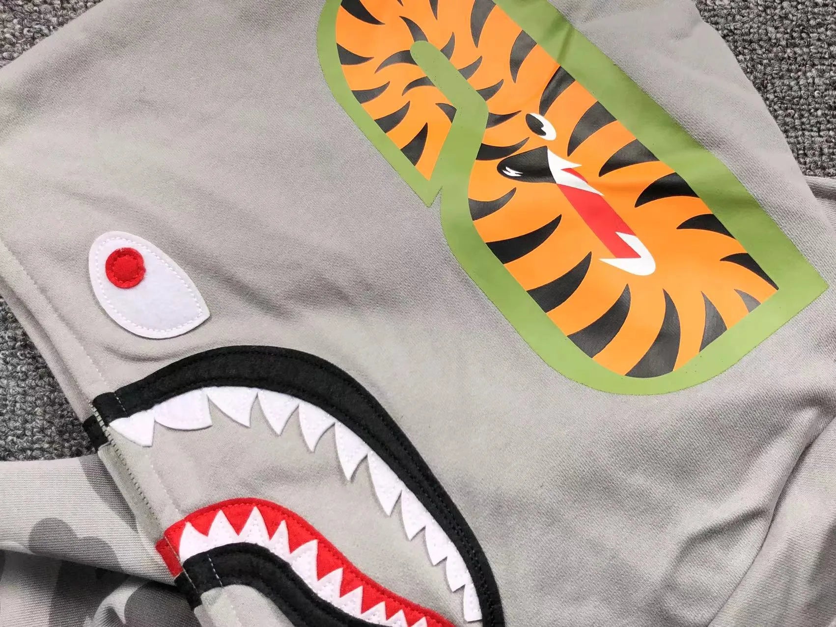 bape-color-camo-shark-wide-full-zip-double-hoodie-gray-7-Drip Store Argentina