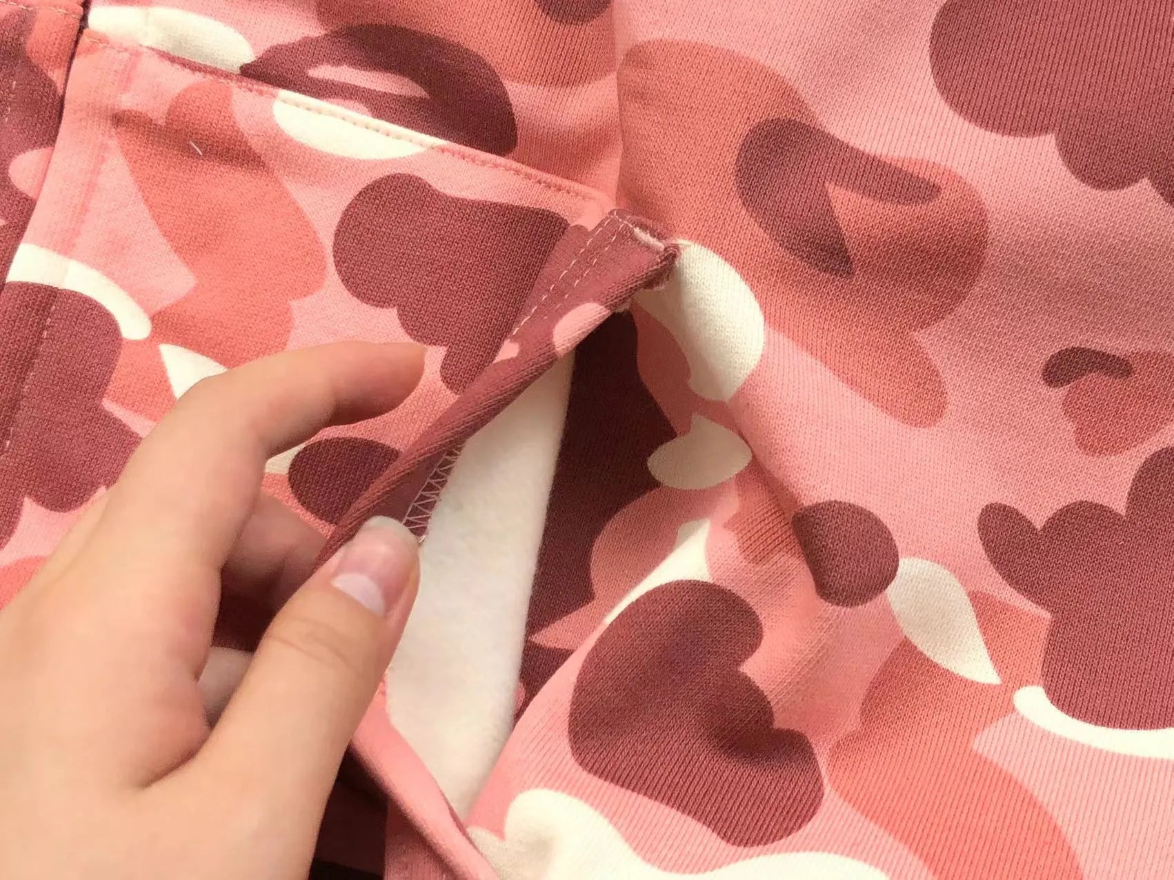 bape-x-barbie-dot-camo-shark-full-zip-hoodie-pink-14-Drip Store Argentina