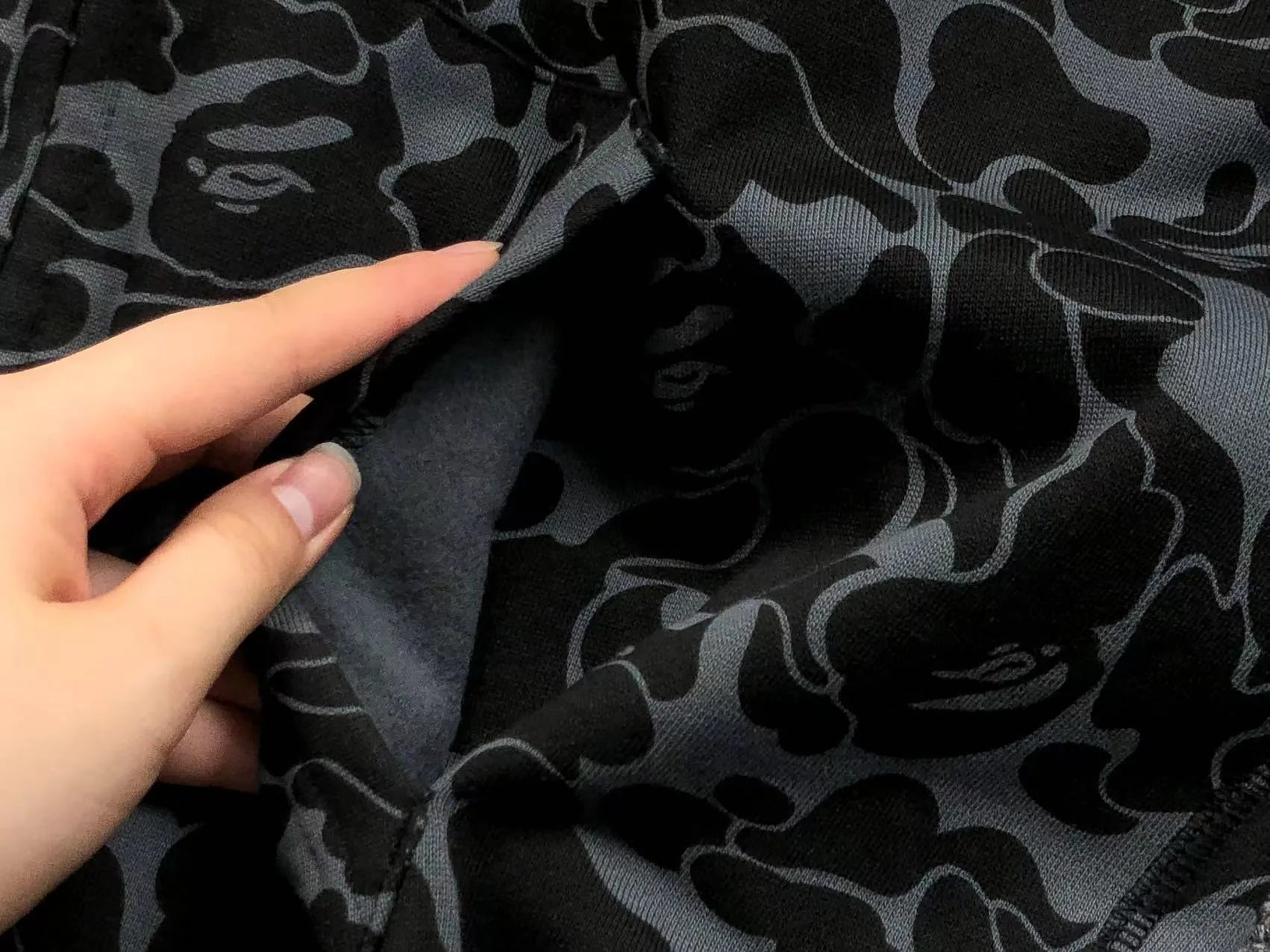 bape-x-dover-street-market-special-camo-shark-full-zip-hoodie-14-Drip Store Argentina
