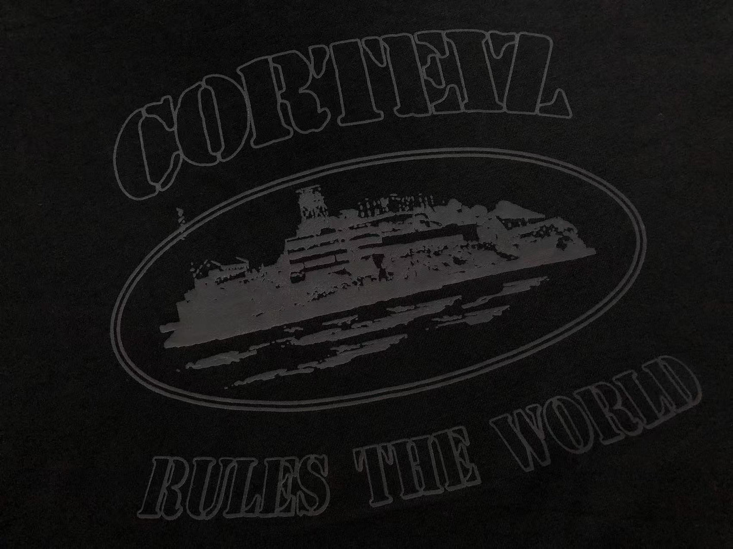 corteiz-alcatraz-rules-the-world-tee-black-2_2023b402-Drip Store Argentina