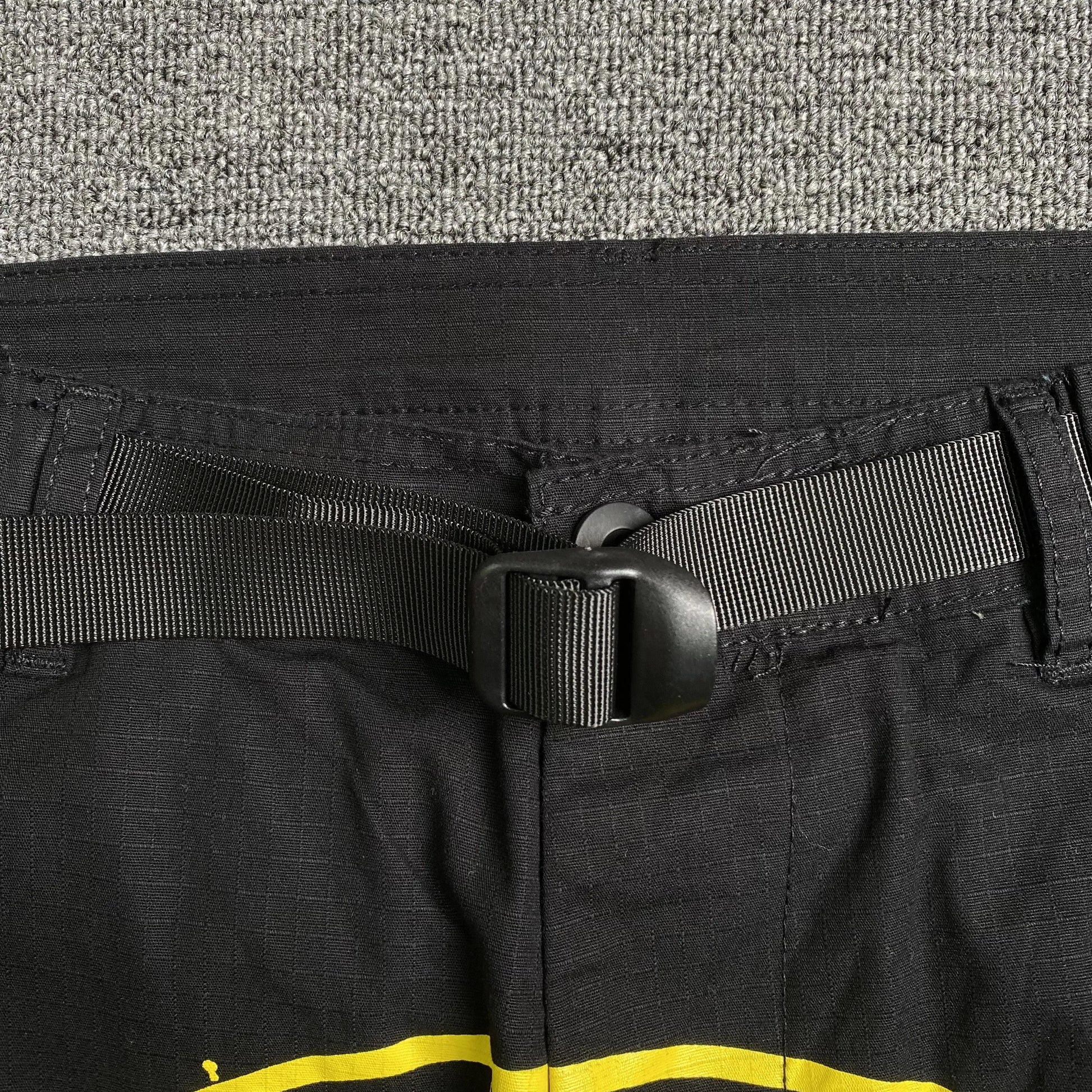 corteiz-guerillaz-cargos-blackyellow-4-Drip Store Argentina