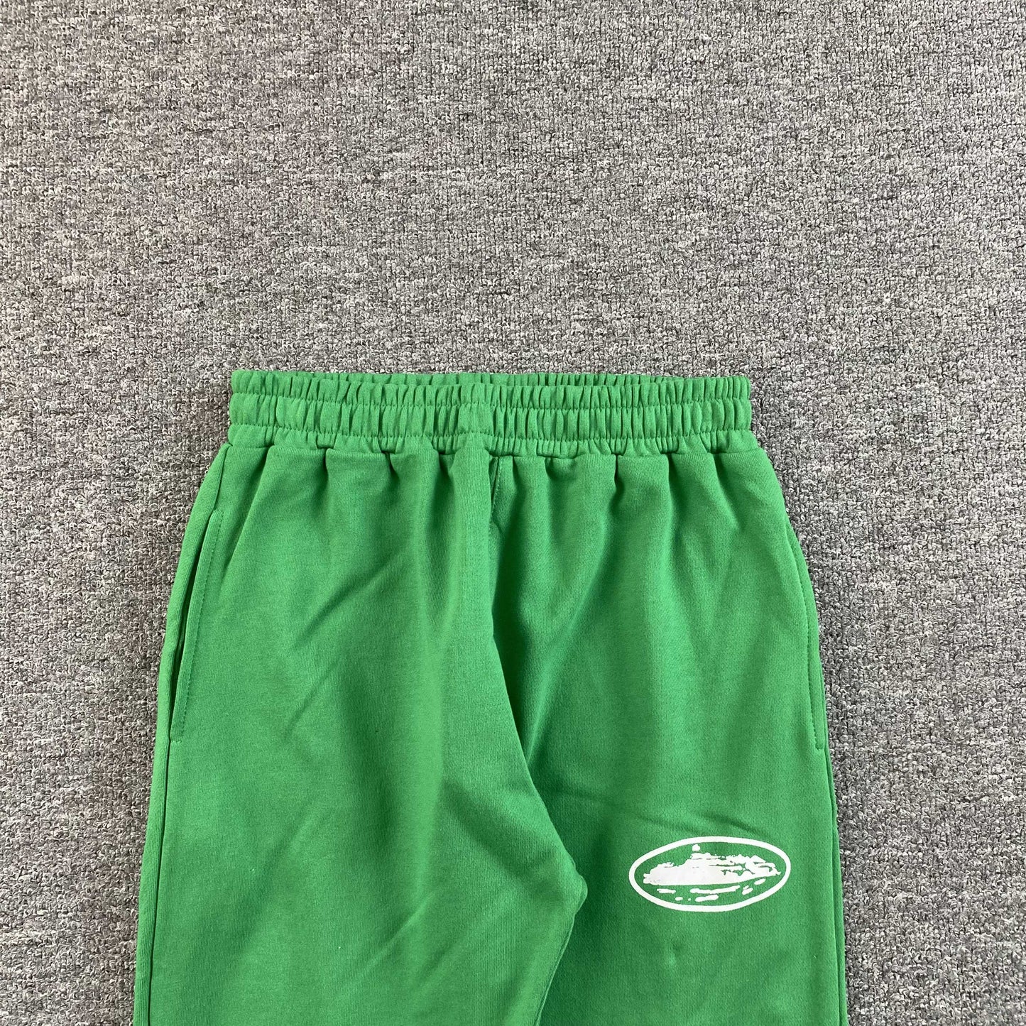 Corteiz Island Puff Print Open Hem Pants Green