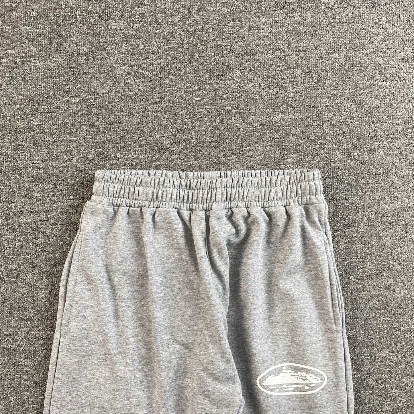 Corteiz Island Puff Print Open Hem Pants Grey