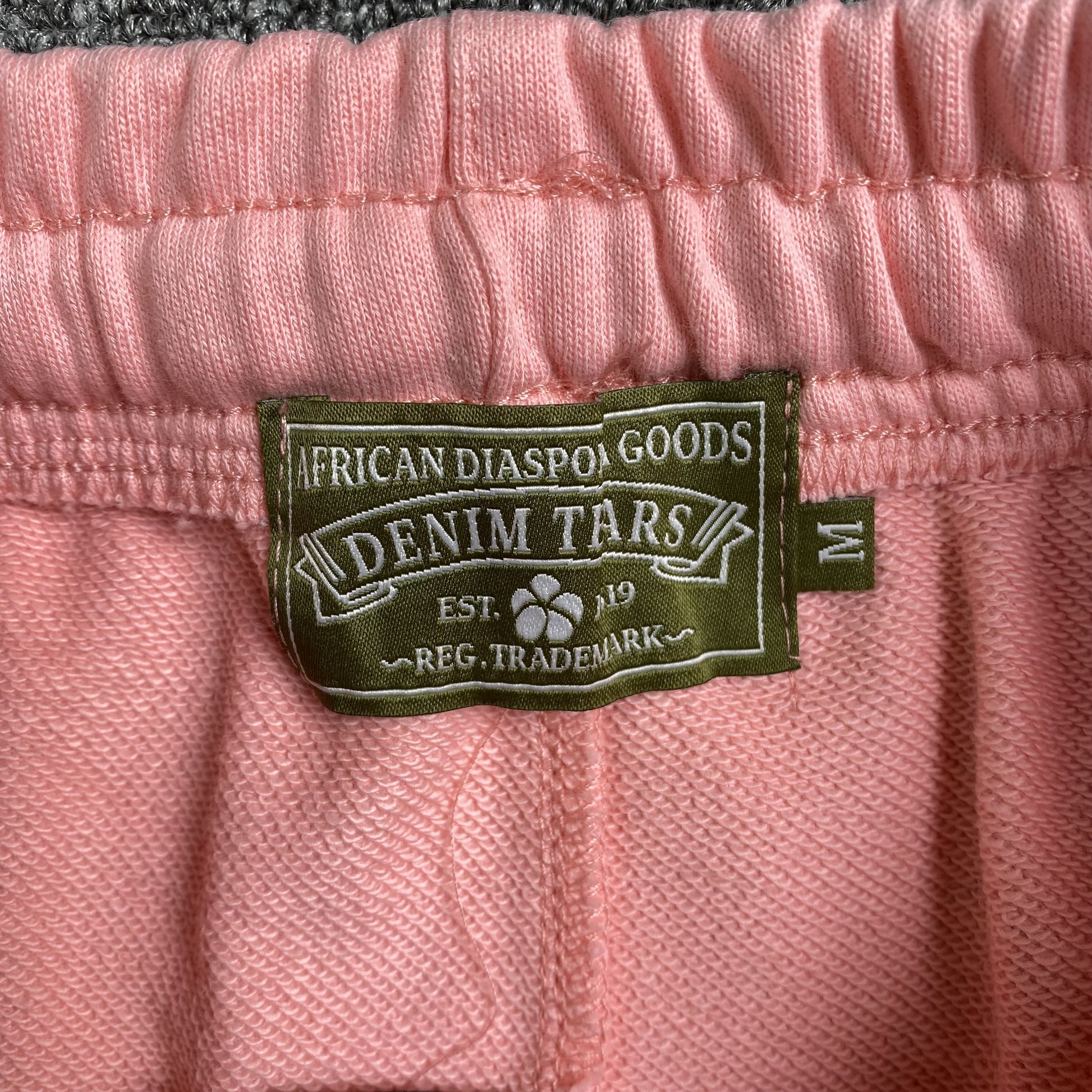 denim-tears-the-cotton-wreath-sweatpants-pink-5-Drip Store Argentina