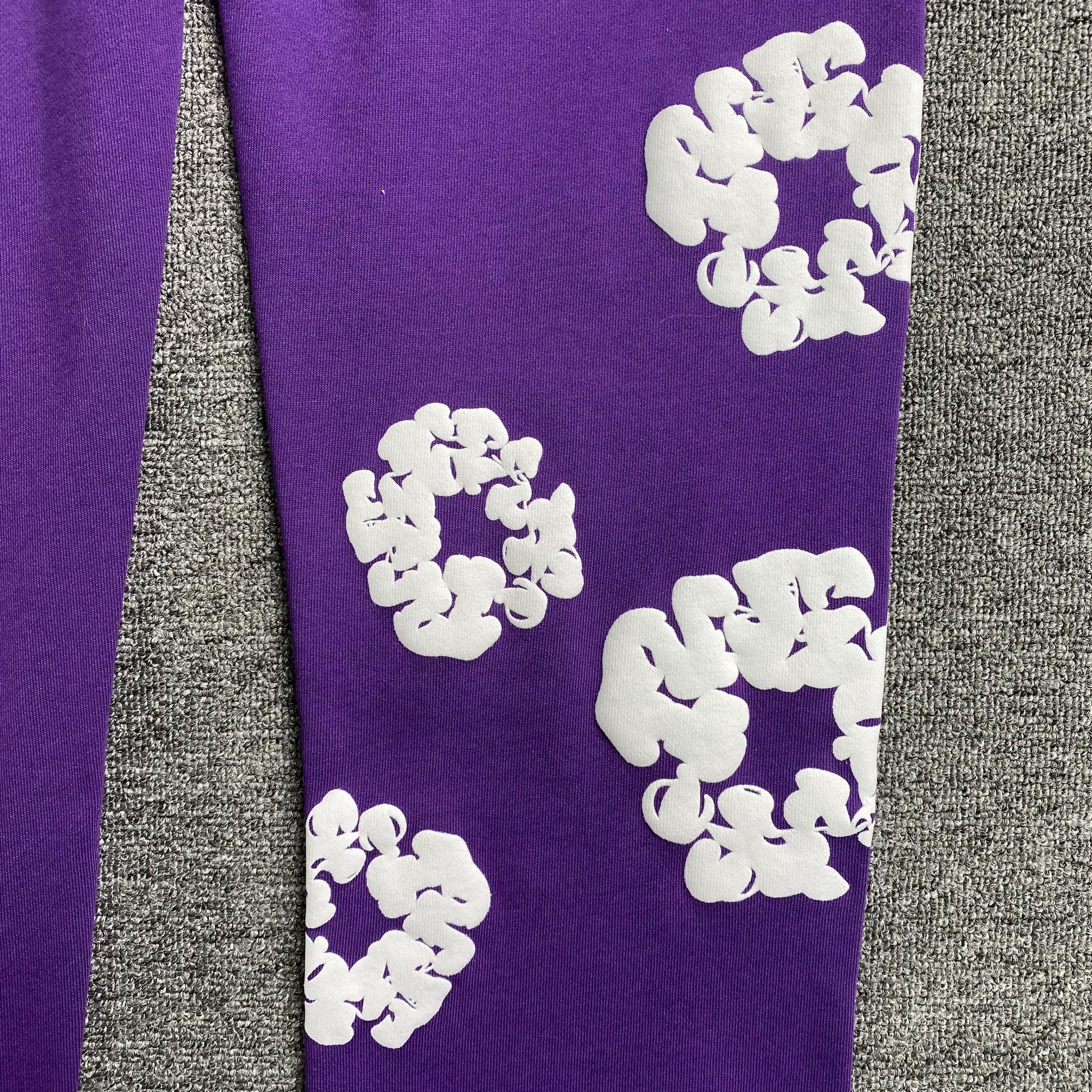 denim-tears-the-cotton-wreath-sweatpants-purple-5-Drip Store Argentina