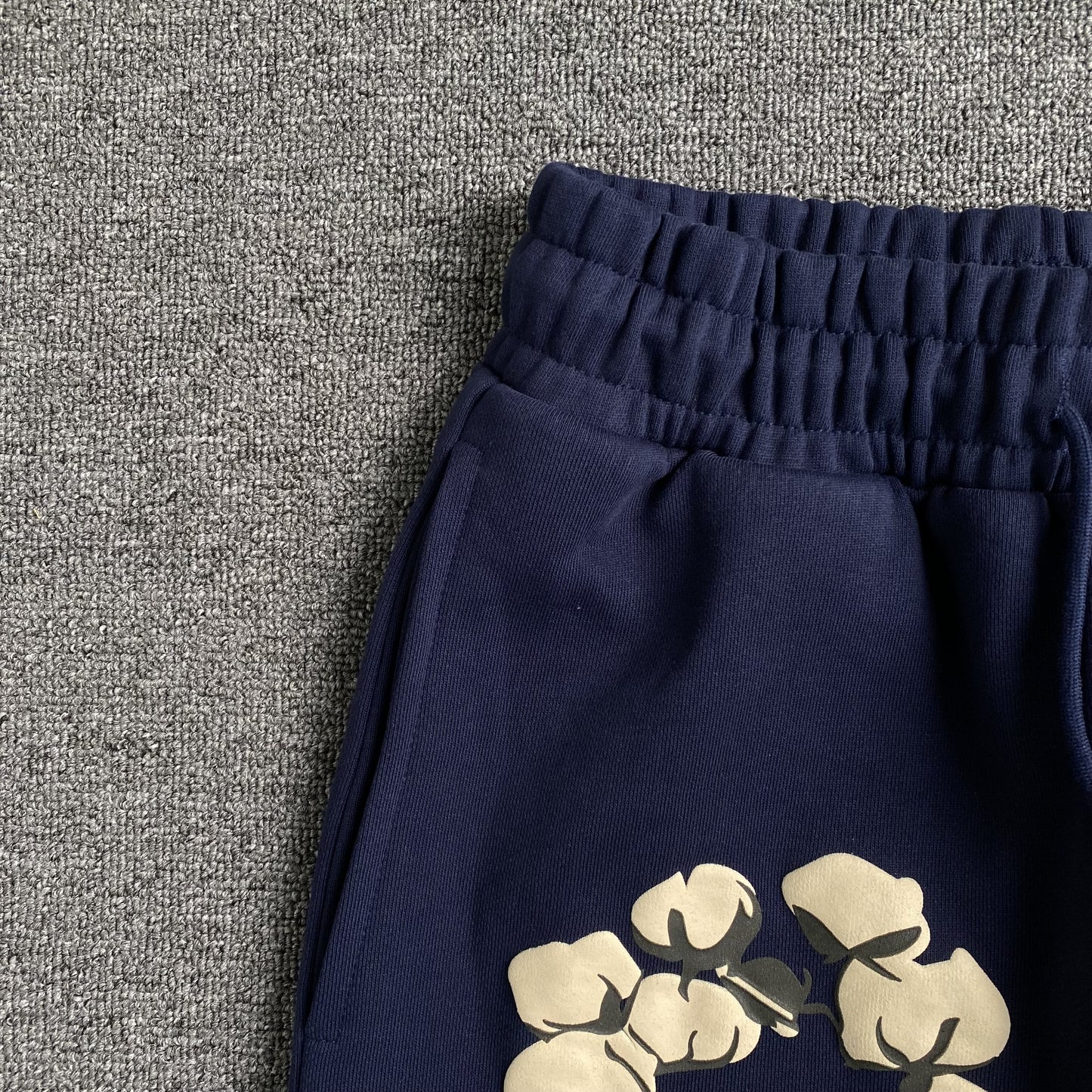 denim-tears-x-cpfm-cactus-tears-wreath-pants-navy-6-Drip Store Argentina