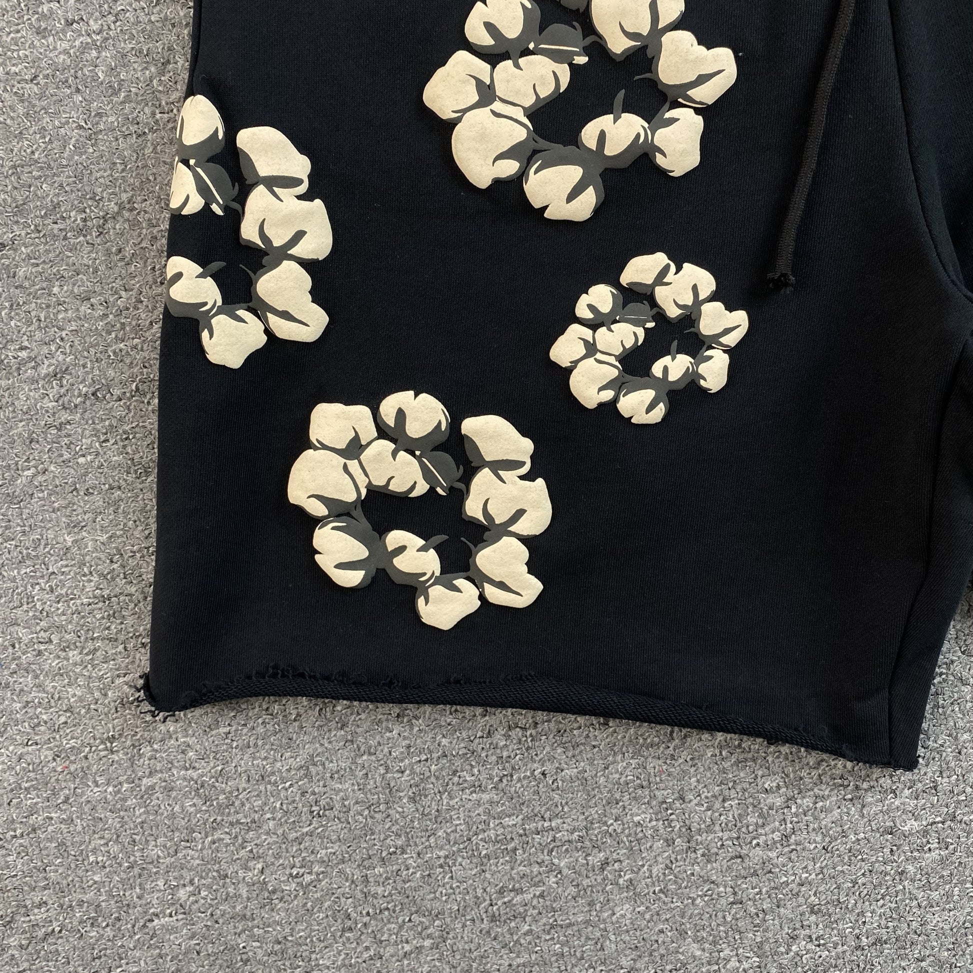 denim-tears-x-cpfm-cactus-tears-wreath-shorts-black-4-Drip Store Argentina