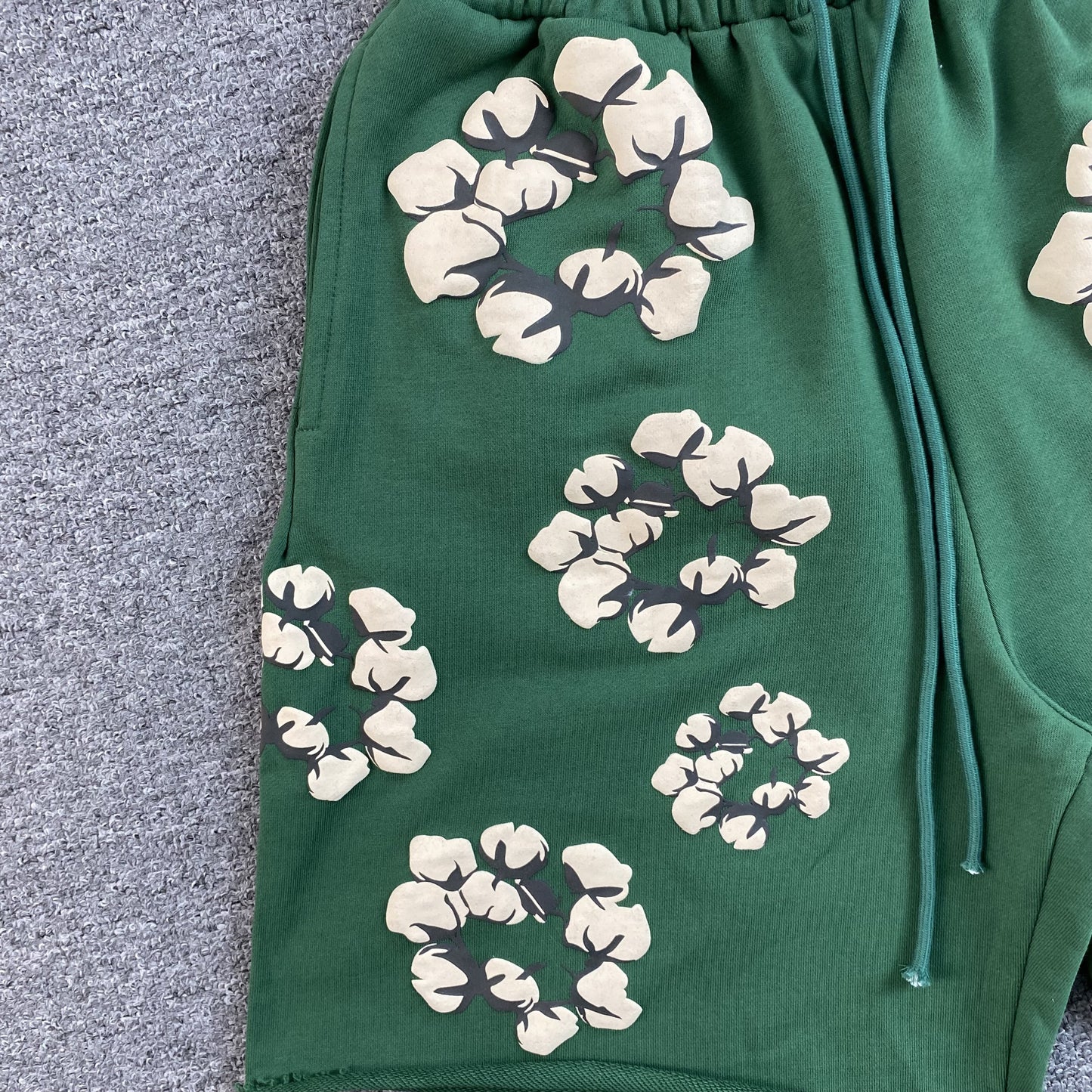 denim-tears-x-cpfm-cactus-tears-wreath-shorts-green-4-Drip Store Argentina