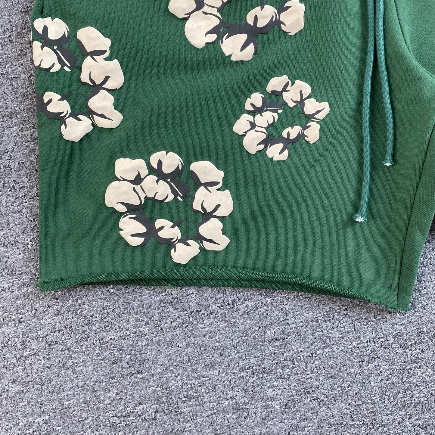 denim-tears-x-cpfm-cactus-tears-wreath-shorts-green-6-Drip Store Argentina