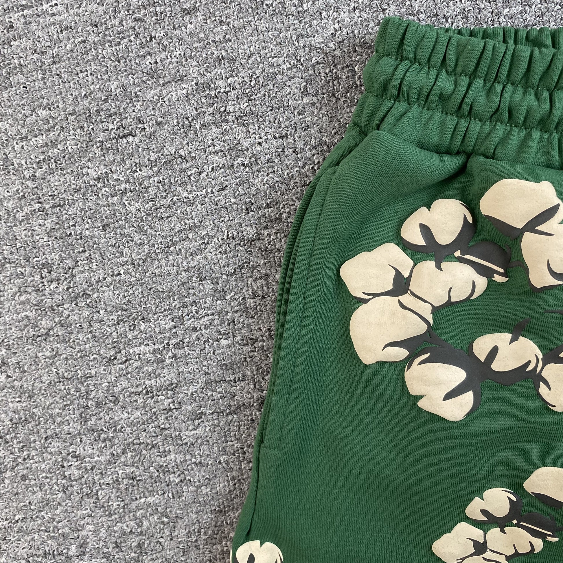 denim-tears-x-cpfm-cactus-tears-wreath-shorts-green-8-Drip Store Argentina