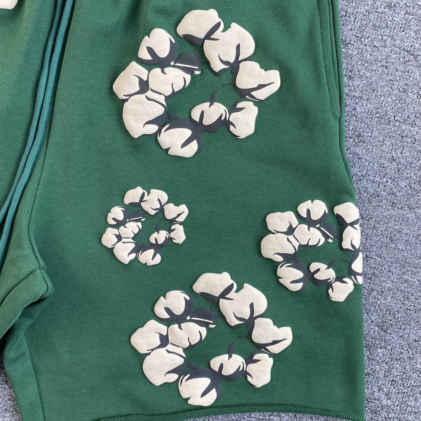 denim-tears-x-cpfm-cactus-tears-wreath-shorts-green-9-Drip Store Argentina