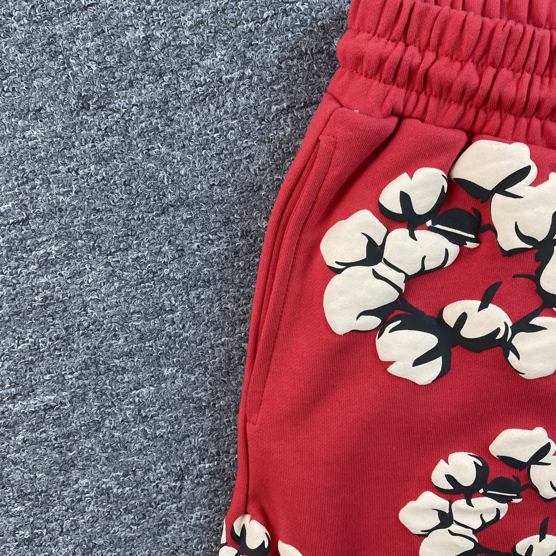 denim-tears-x-cpfm-cactus-tears-wreath-shorts-red-6-Drip Store Argentina