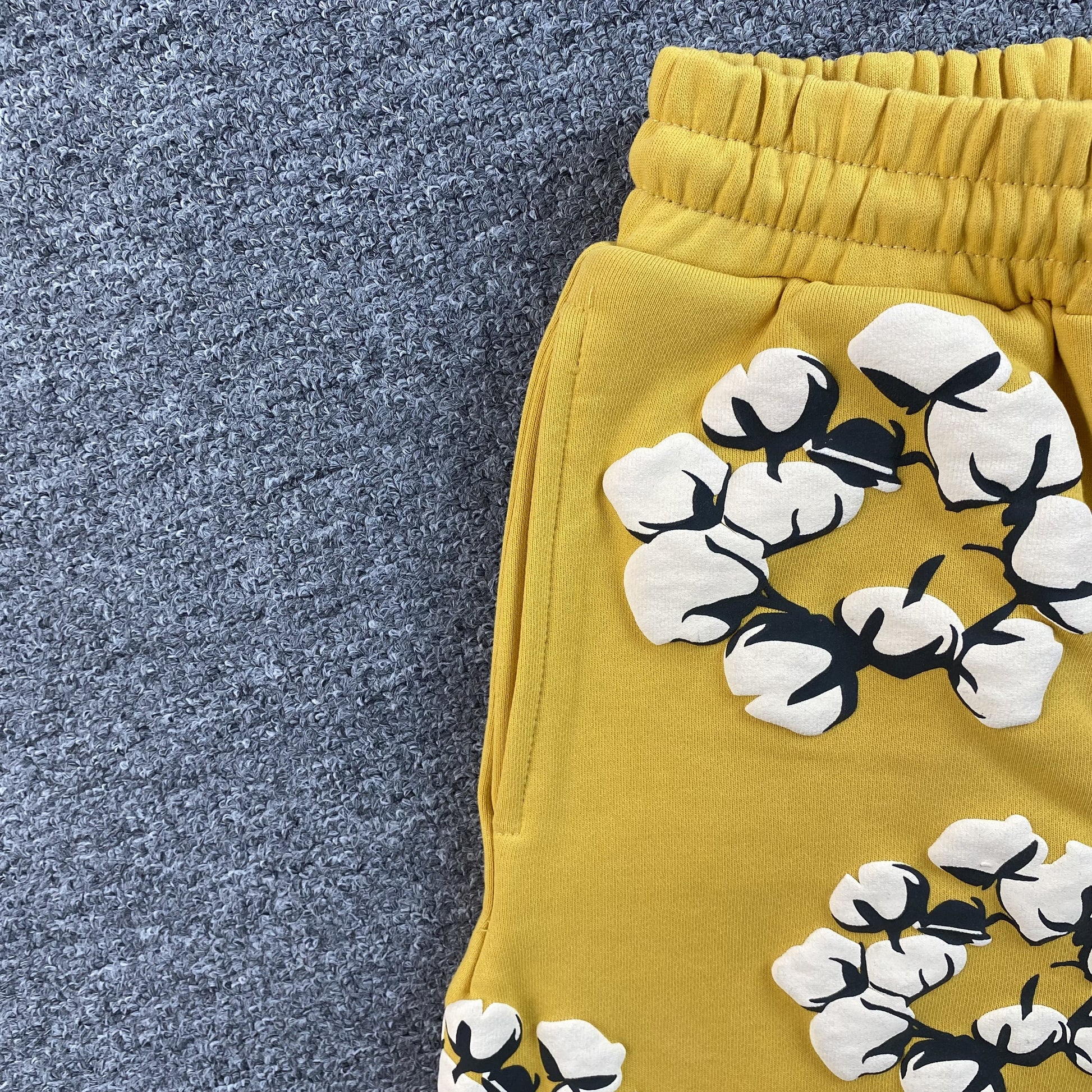 denim-tears-x-cpfm-cactus-tears-wreath-shorts-yellow-5-Drip Store Argentina