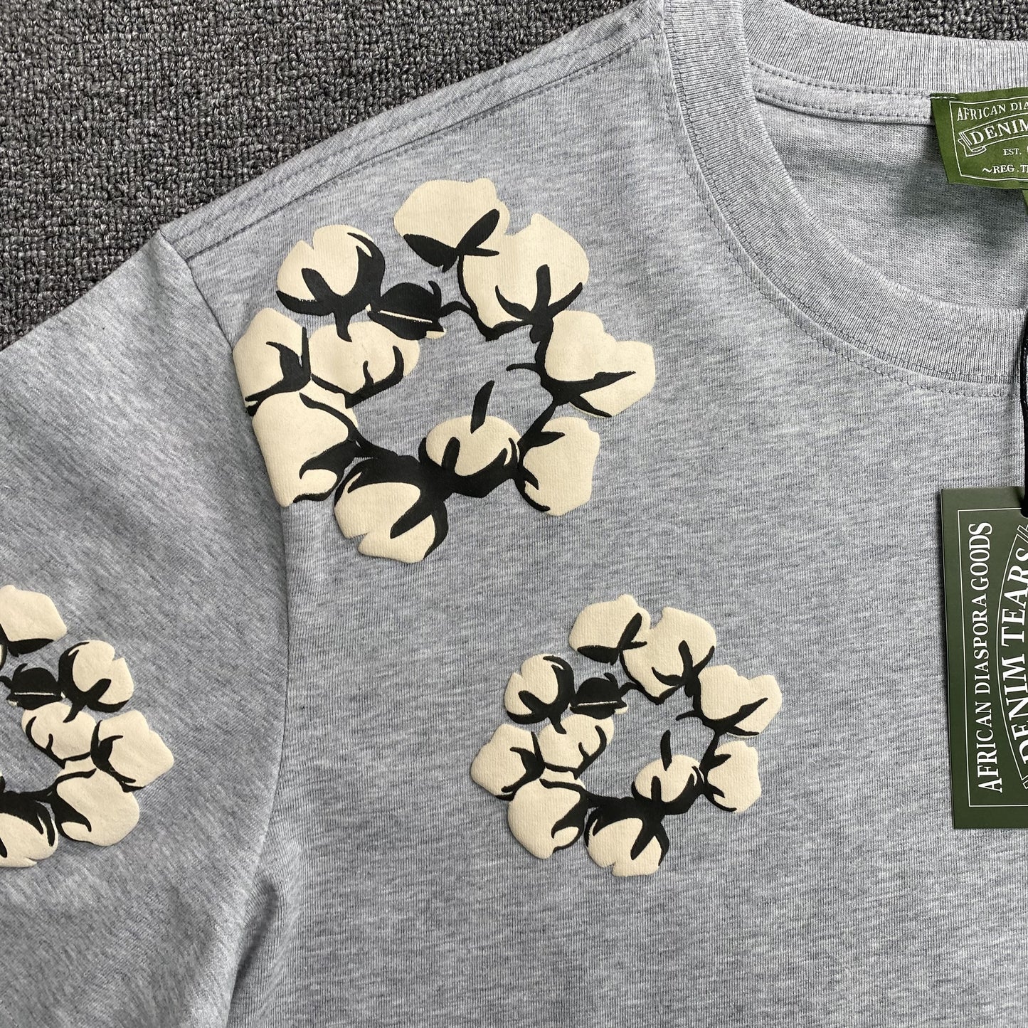denim-tears-x-cpfm-cactus-tears-wreath-tee-grey-3-Drip Store Argentina
