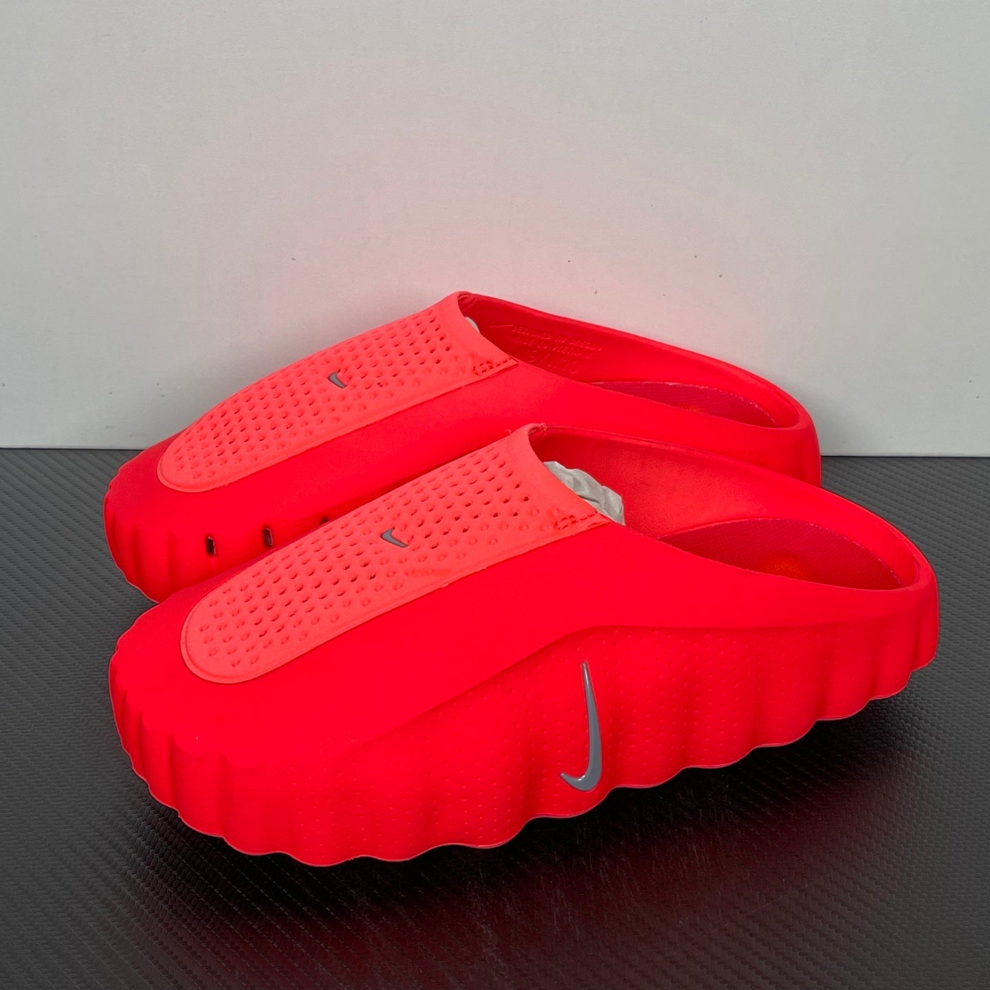 Nike Mind 001 Slide Solar Red