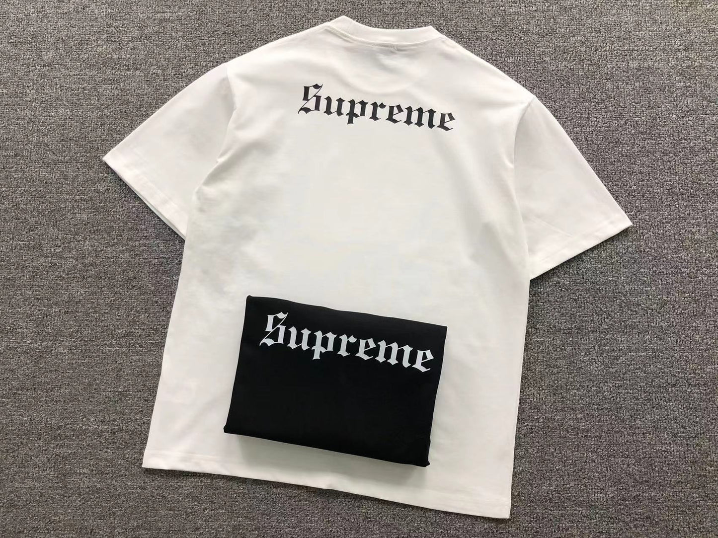 SUPREME SNOW WHITE TEE BLACK