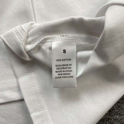 fear-of-god-essentials-boxy-t-shirt-applique-logo-white-4-Drip Store Argentina