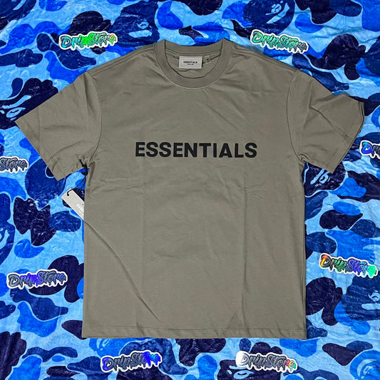 FEAR OF GOD ESSENTIALS BOXY T-SHIRT APPLIQUE LOGO CEMENT-Drip Store Argentina