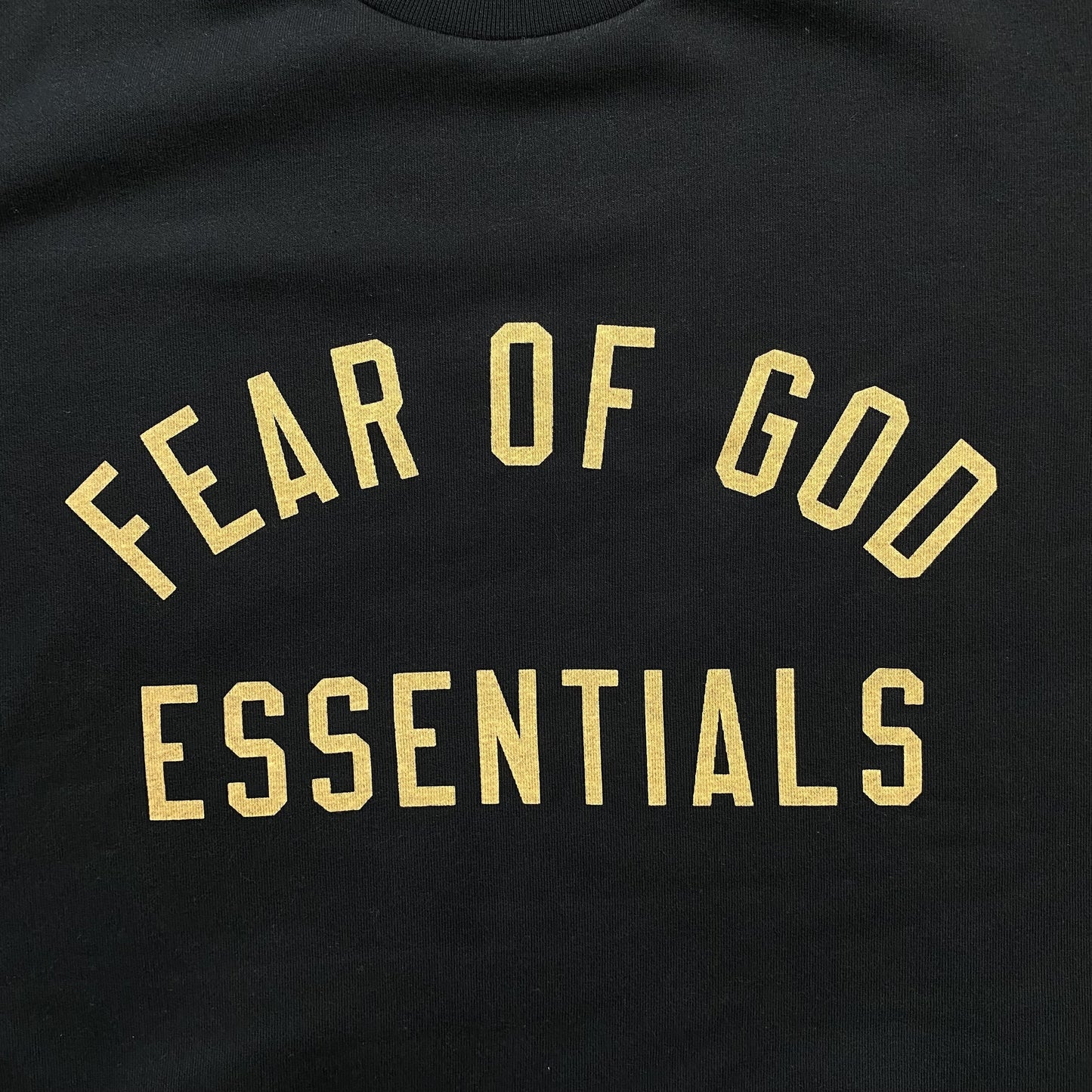 fear-of-god-essentials-crewneck-black-2-Drip Store Argentina