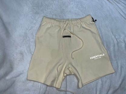 fear-of-god-essentials-fleece-shorts-buttercream-2-Drip Store Argentina