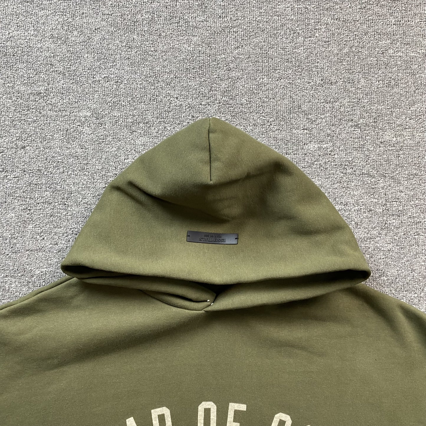 fear-of-god-essentials-hoodie-military-4-Drip Store Argentina