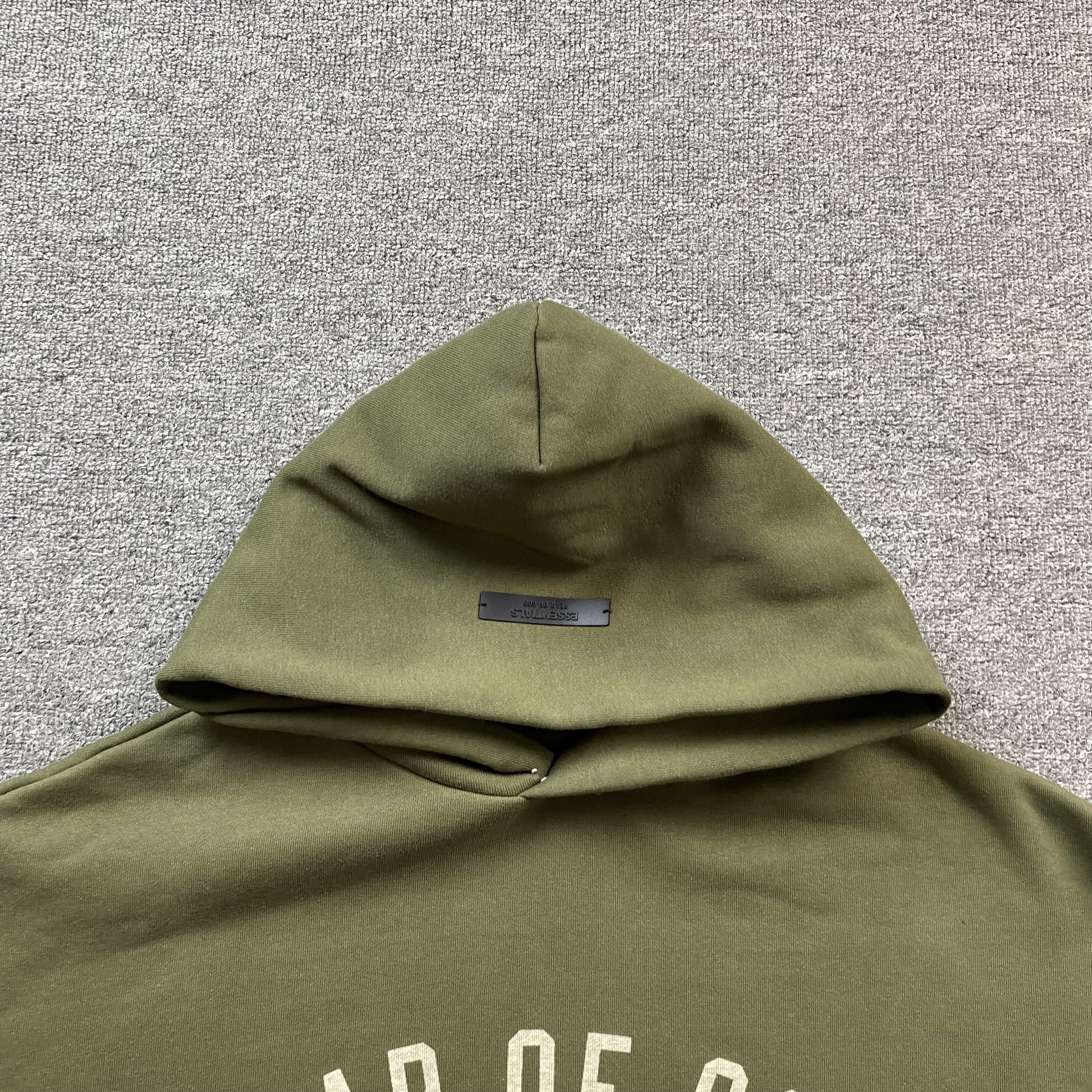fear-of-god-essentials-hoodie-military-4-Drip Store Argentina
