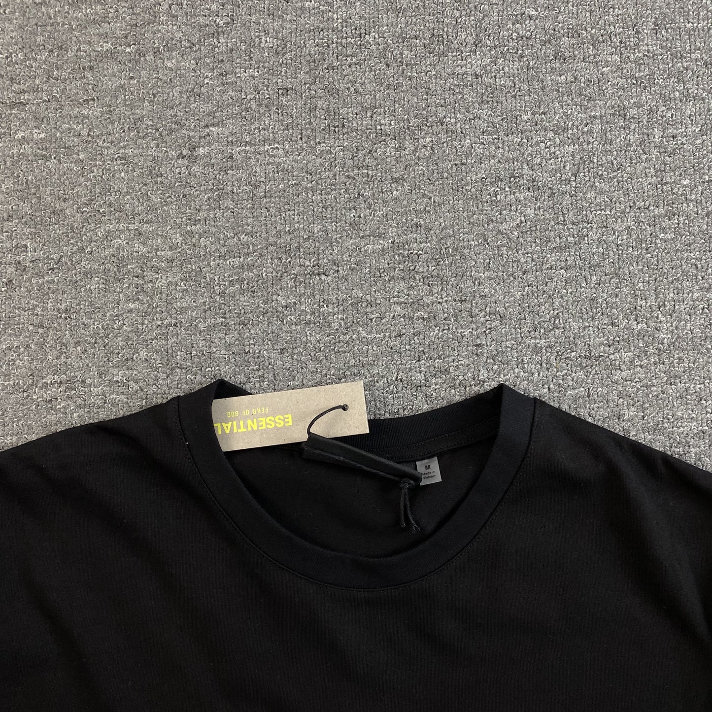 fear-of-god-essentials-knicks-tee-black-4-Drip Store Argentina