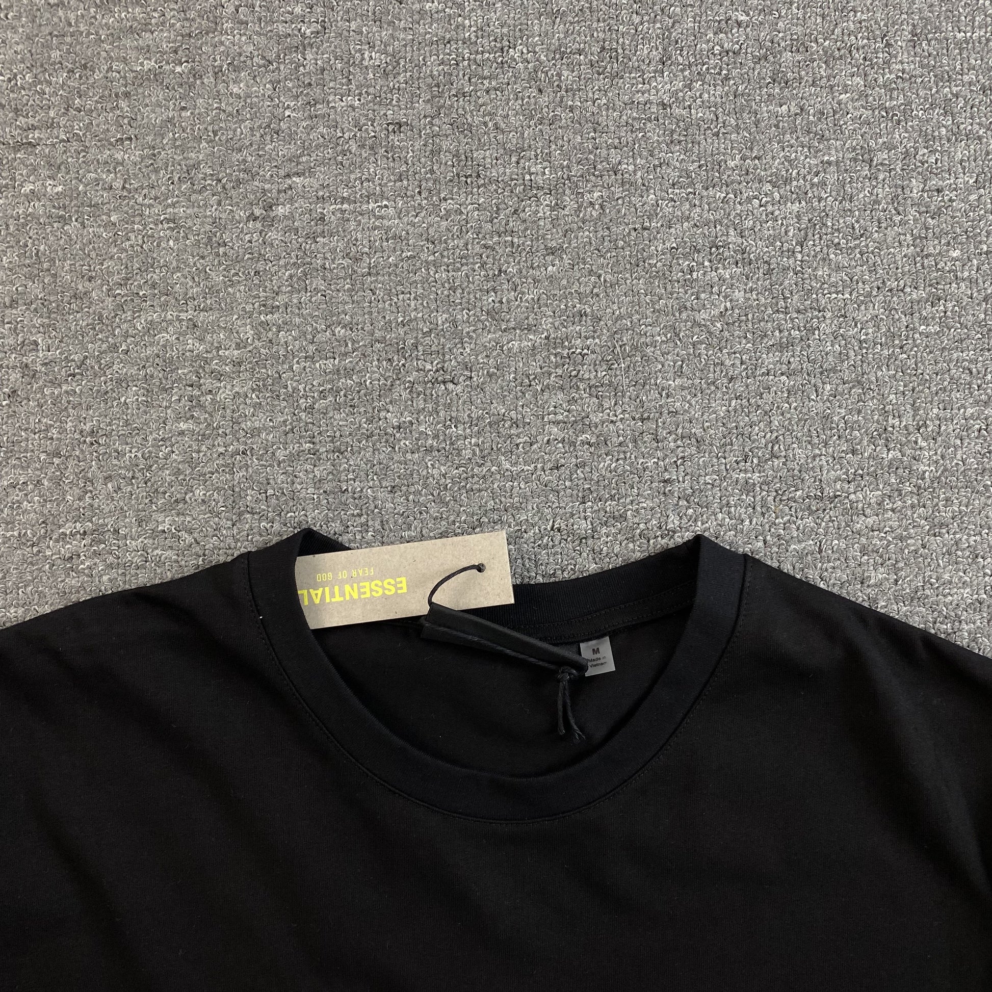 fear-of-god-essentials-knicks-tee-black-4-Drip Store Argentina
