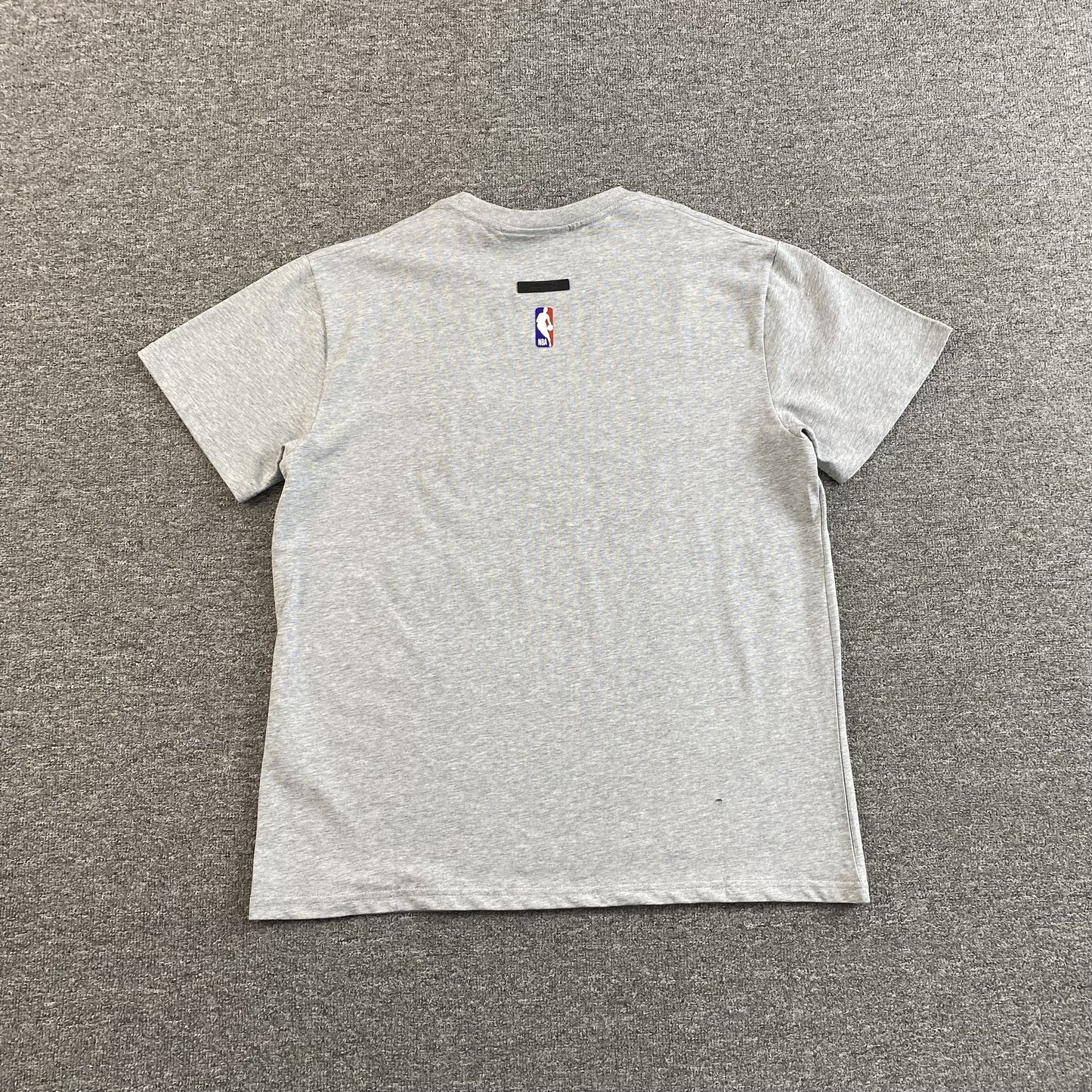 fear-of-god-essentials-lakers-tee-grey-4-Drip Store Argentina