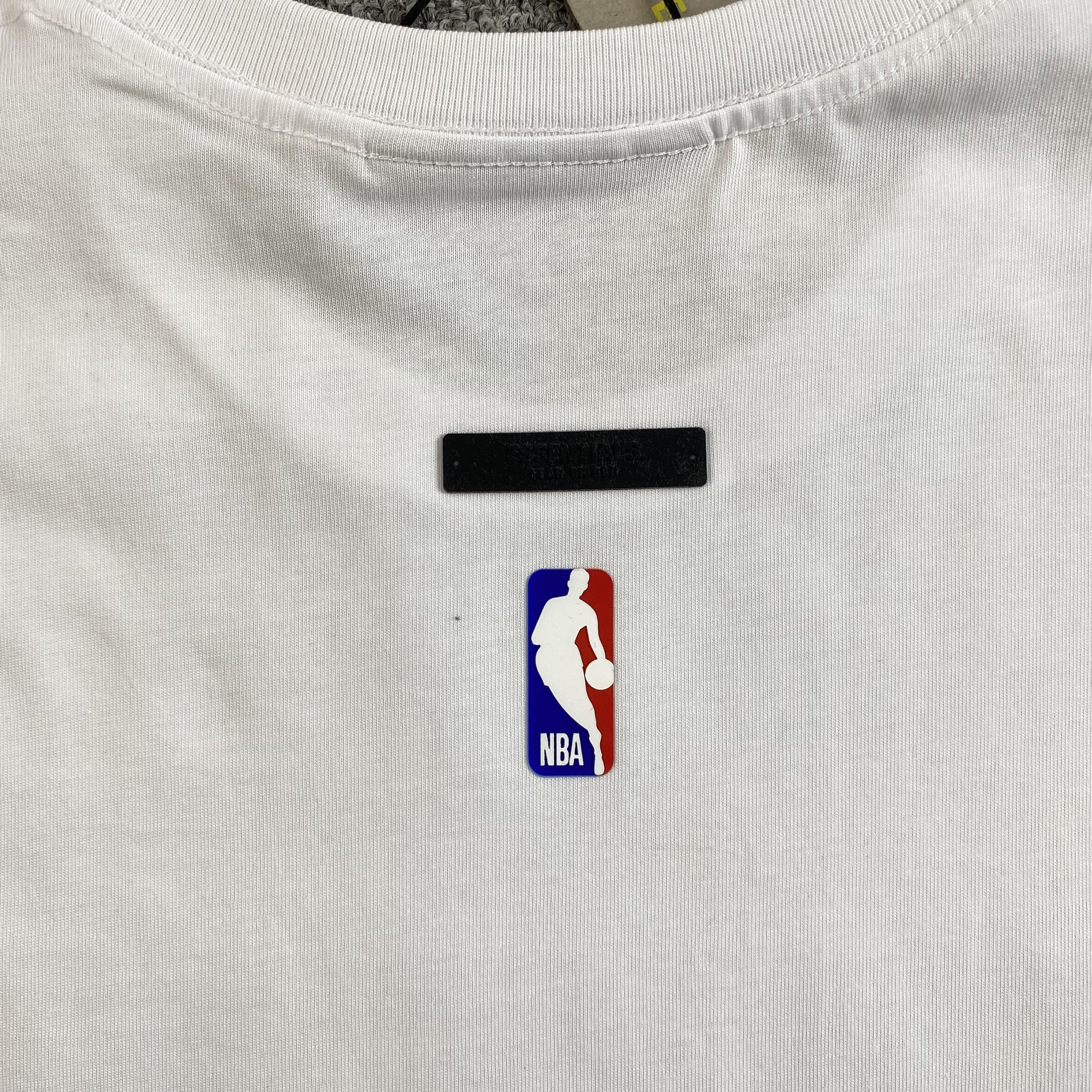 fear-of-god-essentials-lakers-tee-white-4-Drip Store Argentina