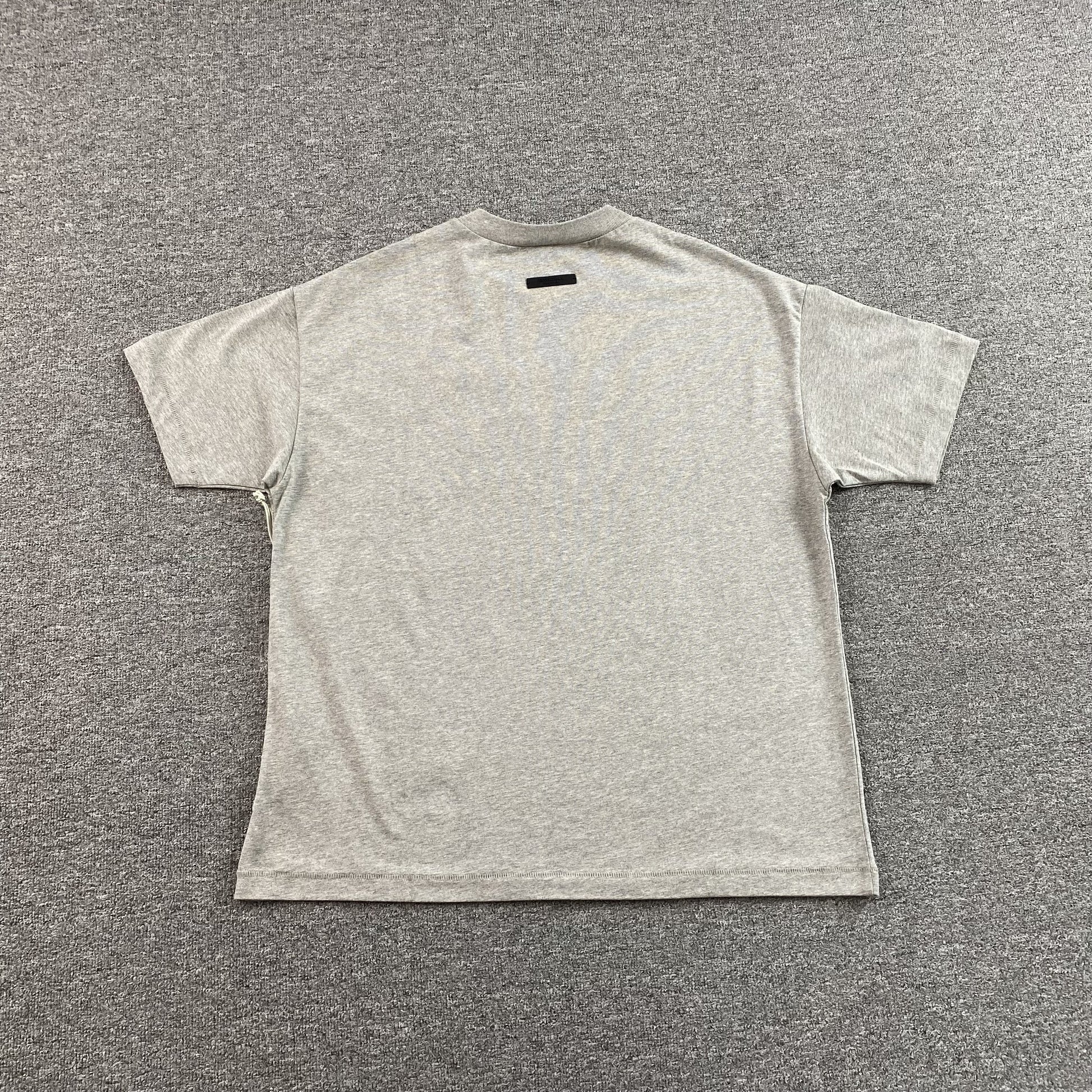 fear-of-god-essentials-nba-tee-grey-3_24322180-Drip Store Argentina