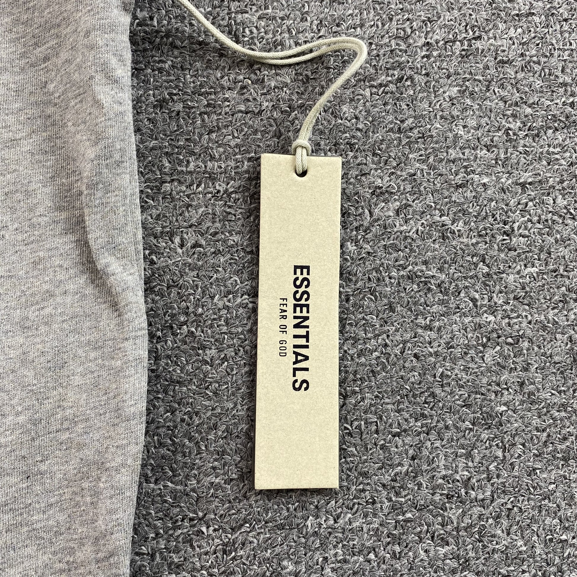 fear-of-god-essentials-nba-tee-grey-4_575e1194-Drip Store Argentina