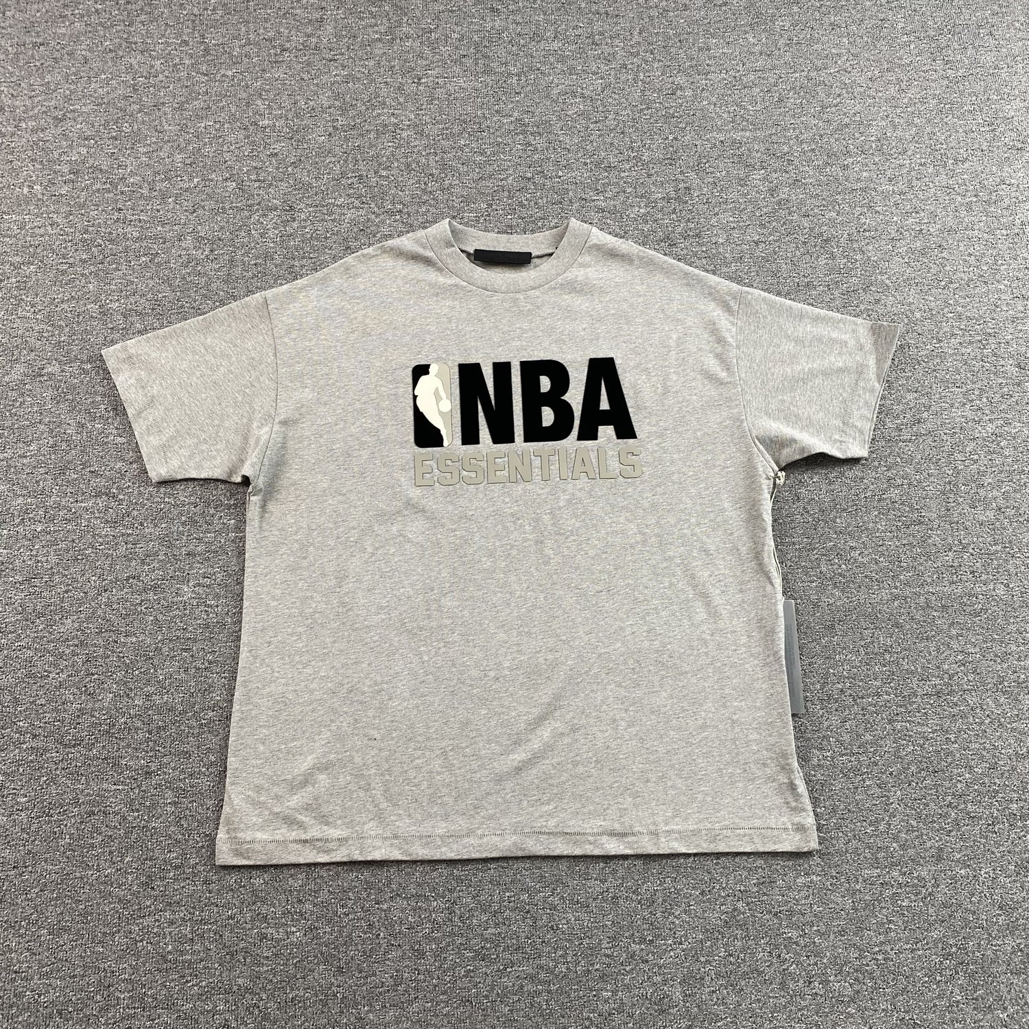 fear-of-god-essentials-nba-tee-grey_23f37338-Drip Store Argentina