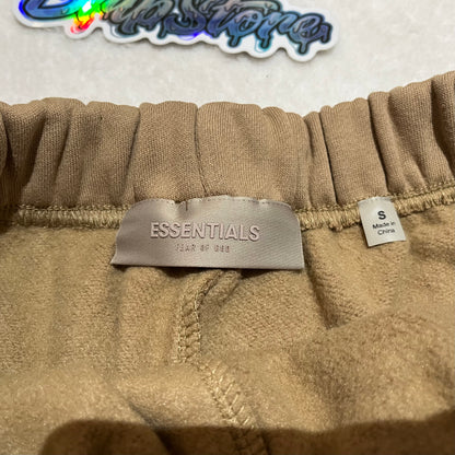fear-of-god-essentials-shorts-oak-6-Drip Store Argentina