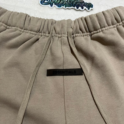 fear-of-god-essentials-shorts-ss21-taupe-4-Drip Store Argentina