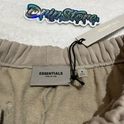 fear-of-god-essentials-shorts-ss21-taupe-5-Drip Store Argentina