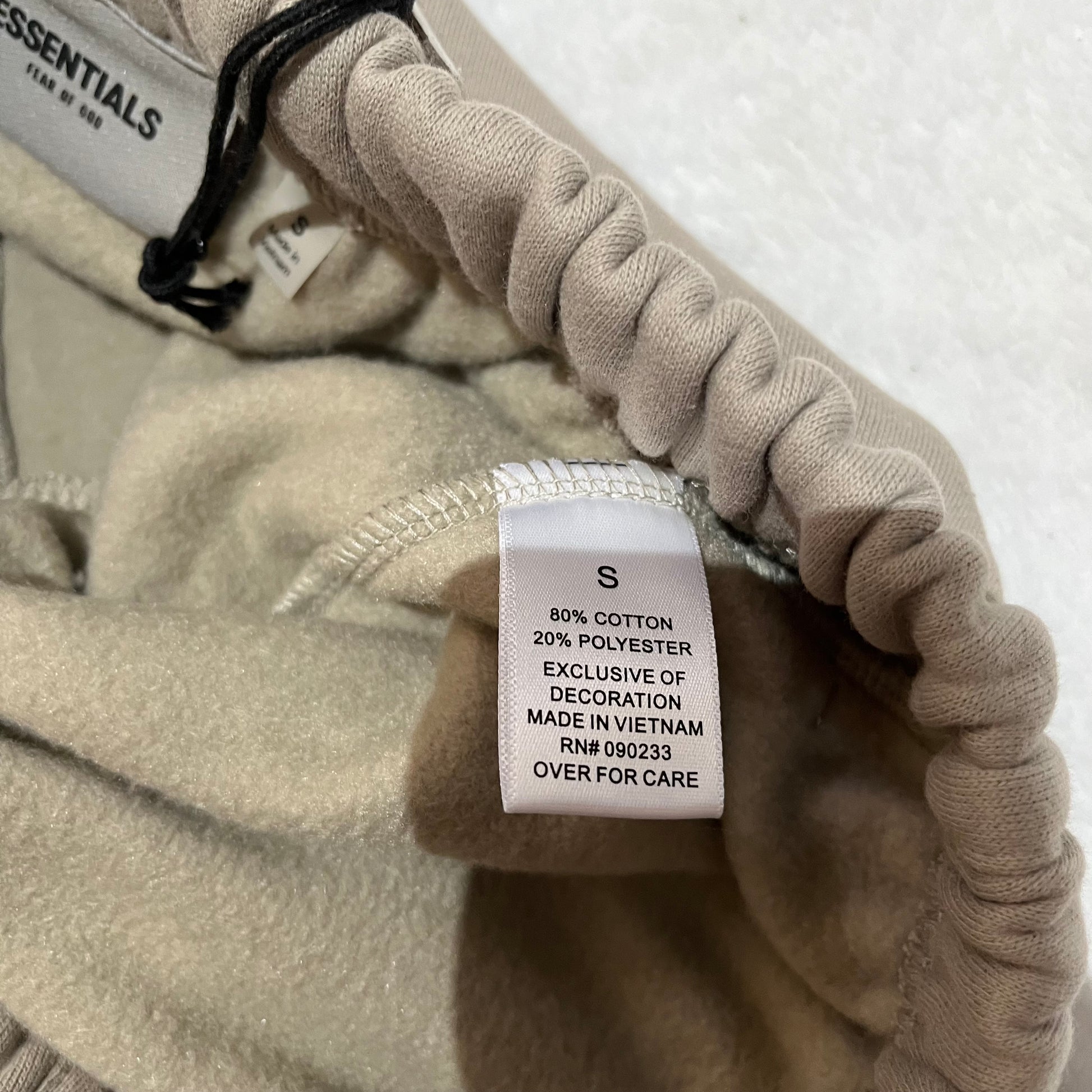 fear-of-god-essentials-shorts-ss21-taupe-6-Drip Store Argentina