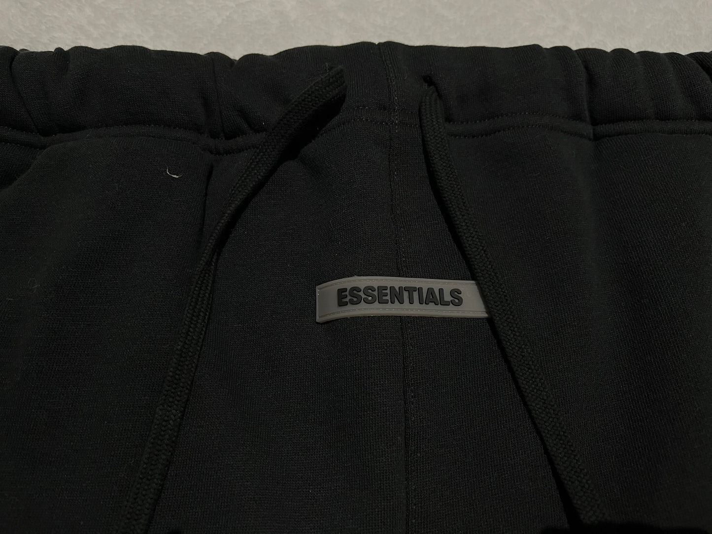 fear-of-god-essentials-sweat-shorts-black-3-Drip Store Argentina