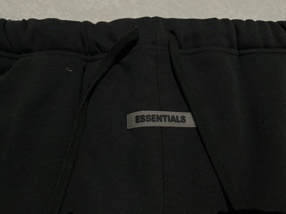 fear-of-god-essentials-sweat-shorts-black-3-Drip Store Argentina